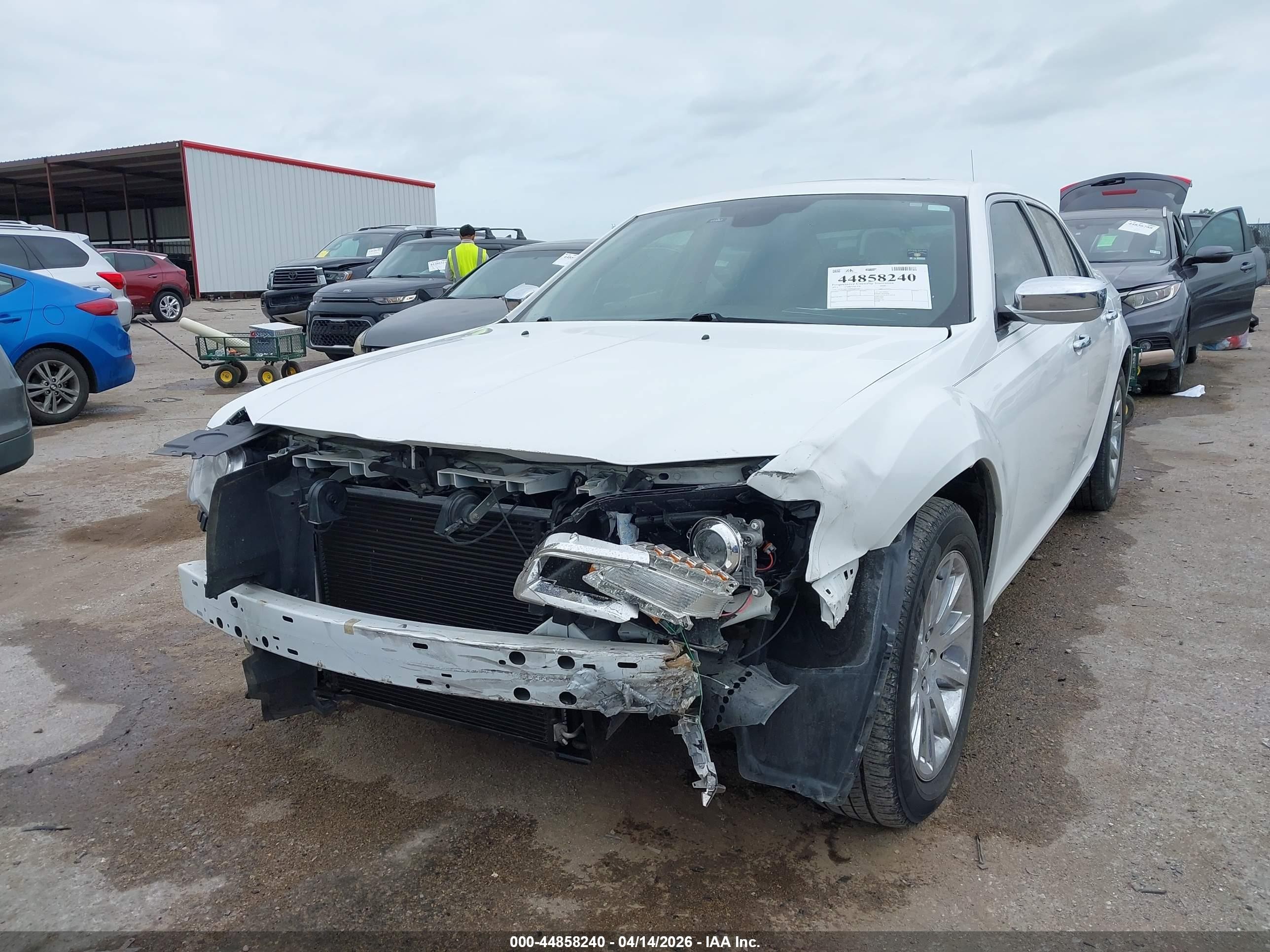 2011 Chrysler 300c   White vin: 2C3CA6CT8BH580751