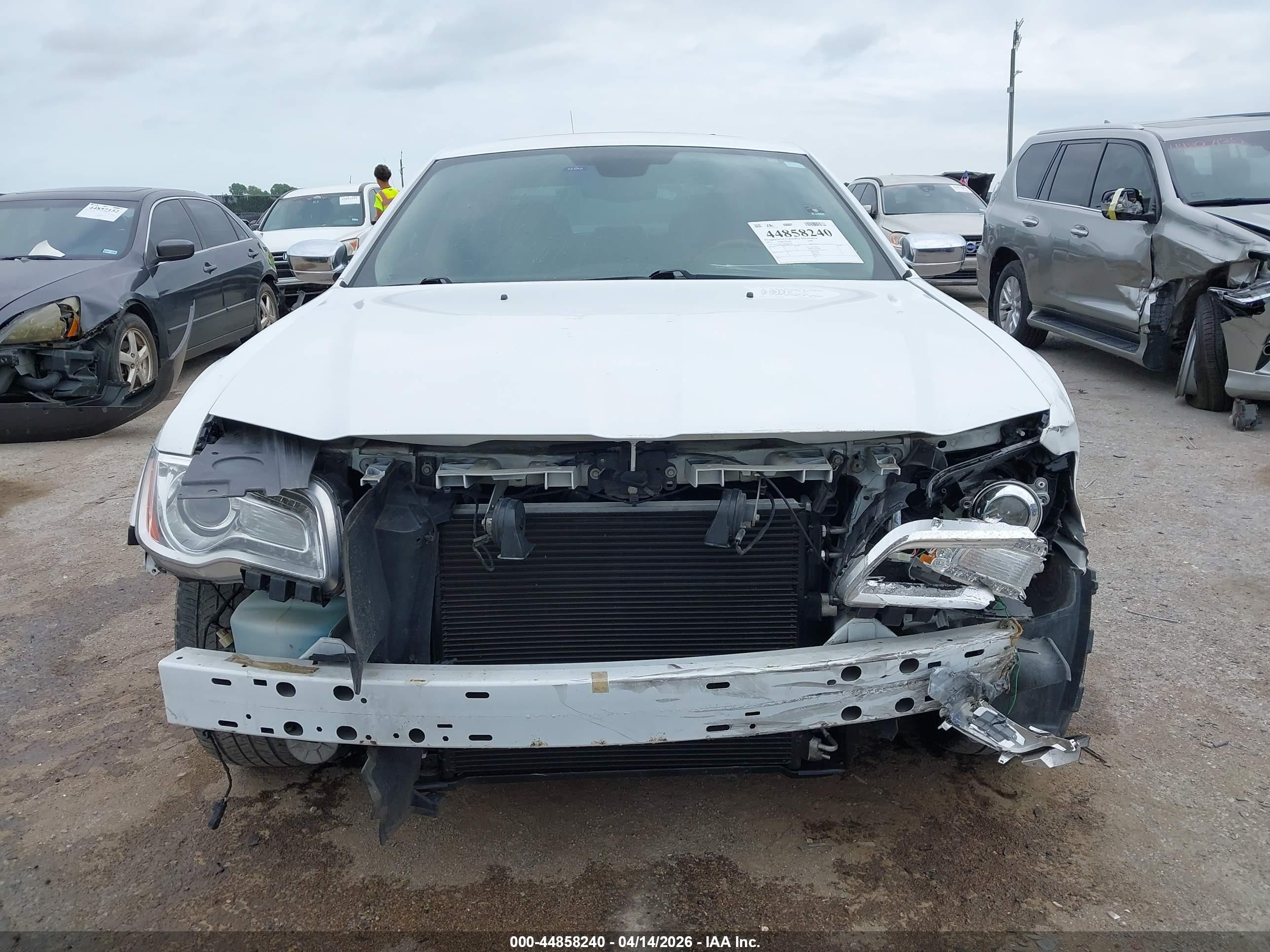 2011 Chrysler 300c   White vin: 2C3CA6CT8BH580751