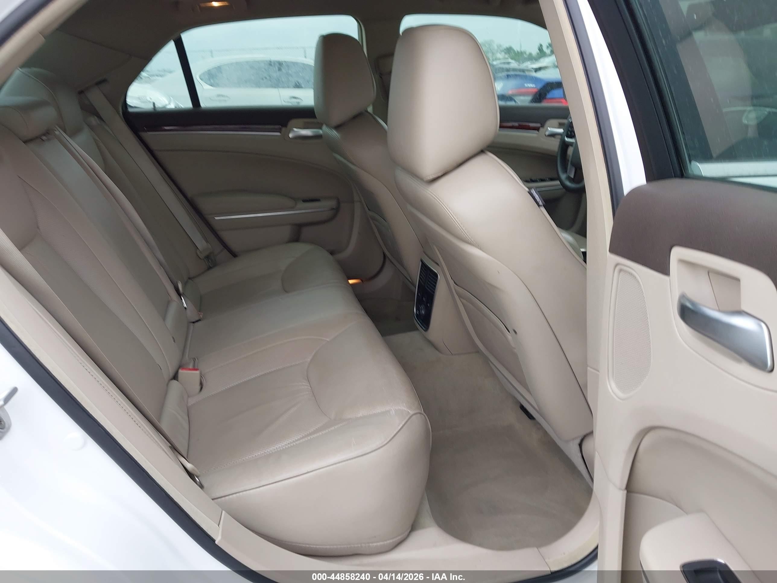 2011 Chrysler 300c   White vin: 2C3CA6CT8BH580751