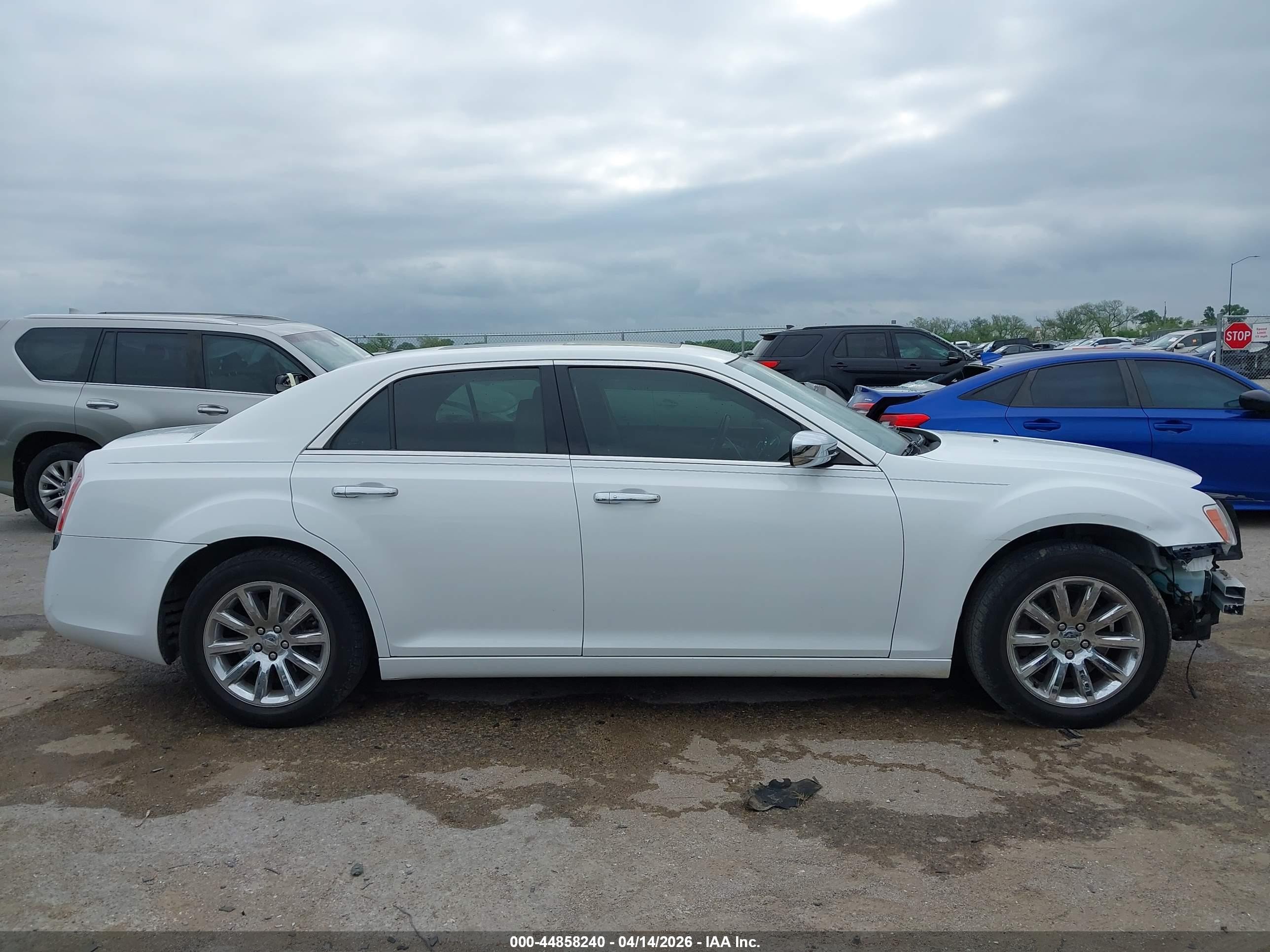 2011 Chrysler 300c   White vin: 2C3CA6CT8BH580751