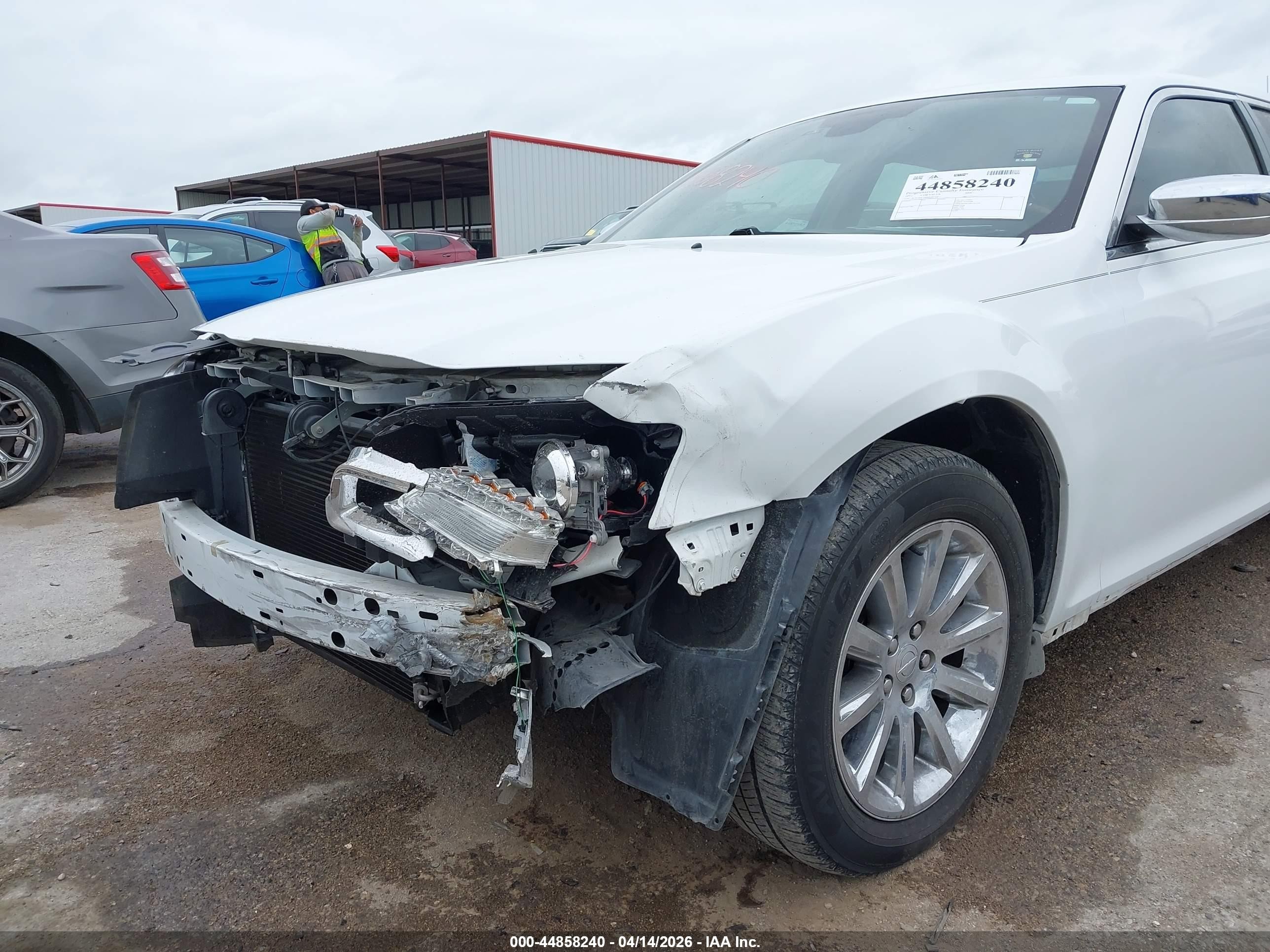 2011 Chrysler 300c   White vin: 2C3CA6CT8BH580751