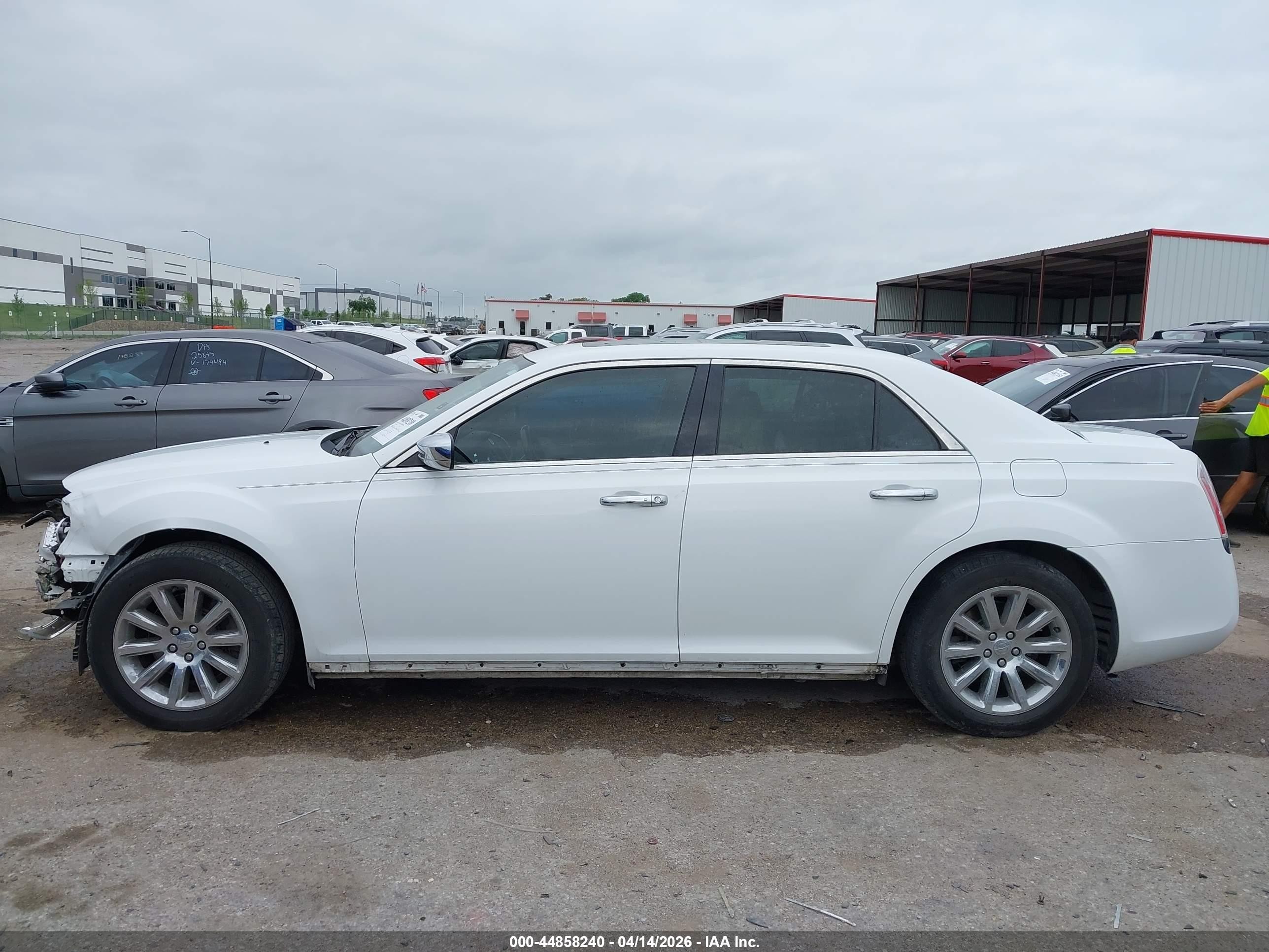 2011 Chrysler 300c   White vin: 2C3CA6CT8BH580751