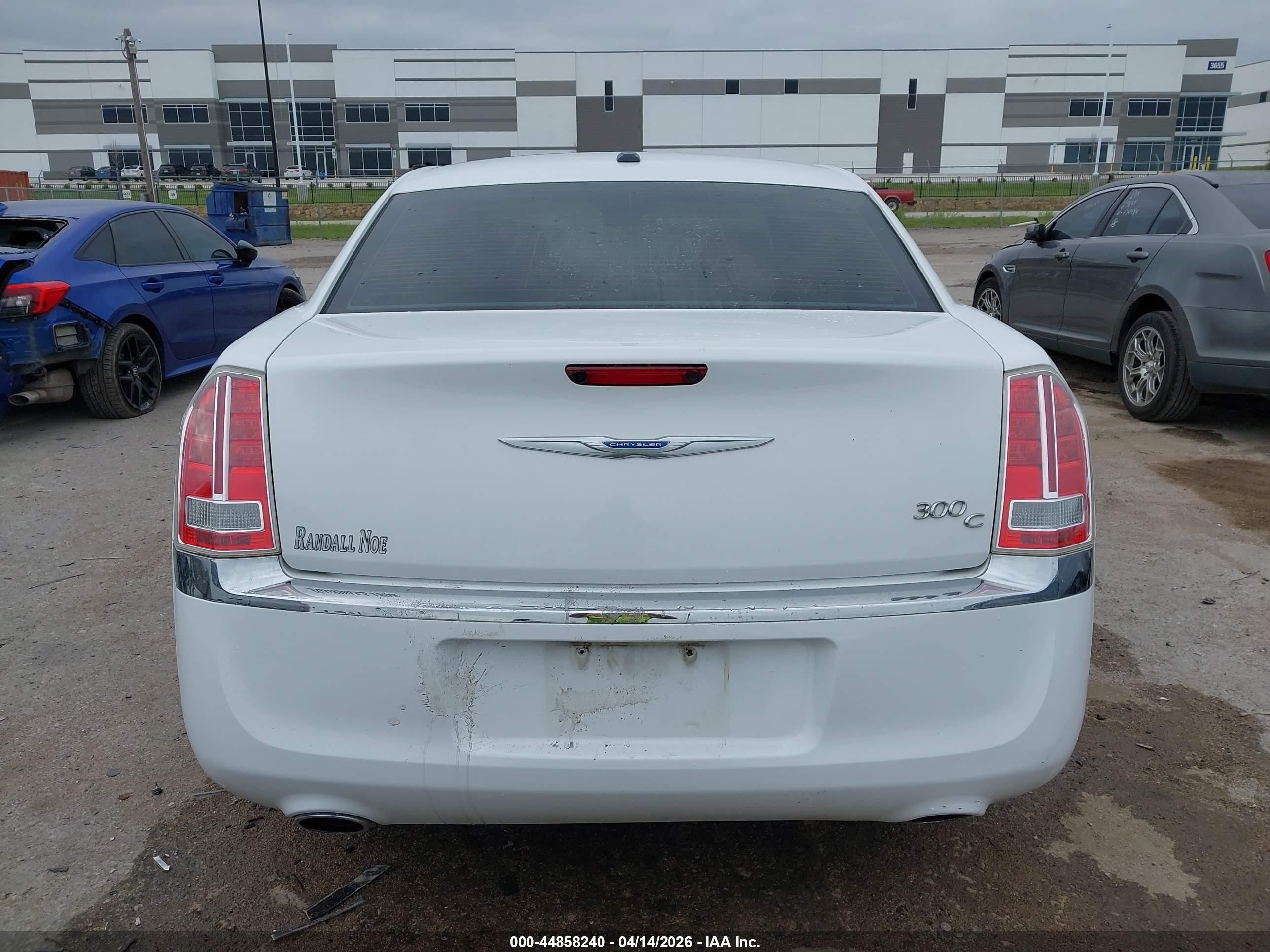 2011 Chrysler 300c   White vin: 2C3CA6CT8BH580751