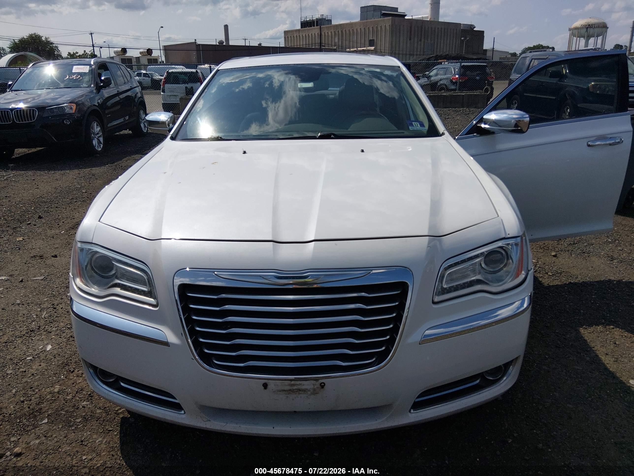 2011 Chrysler 300c   White vin: 2C3CA6CT9BH559701