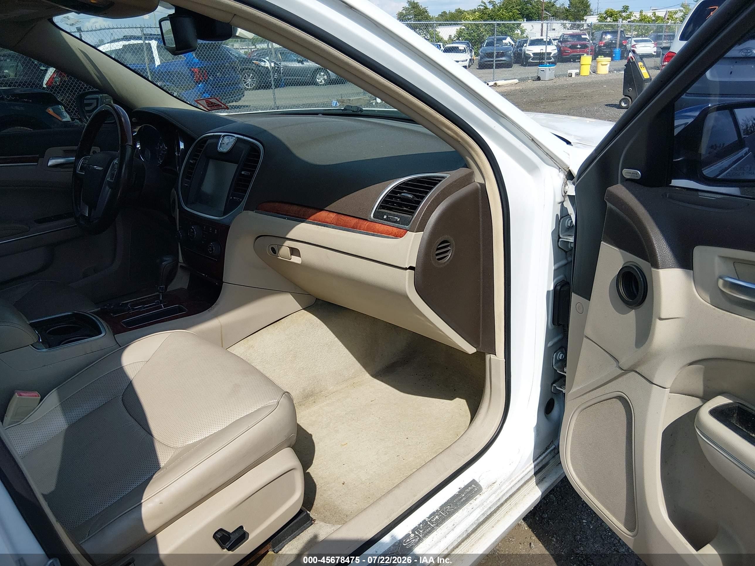 2011 Chrysler 300c   White vin: 2C3CA6CT9BH559701