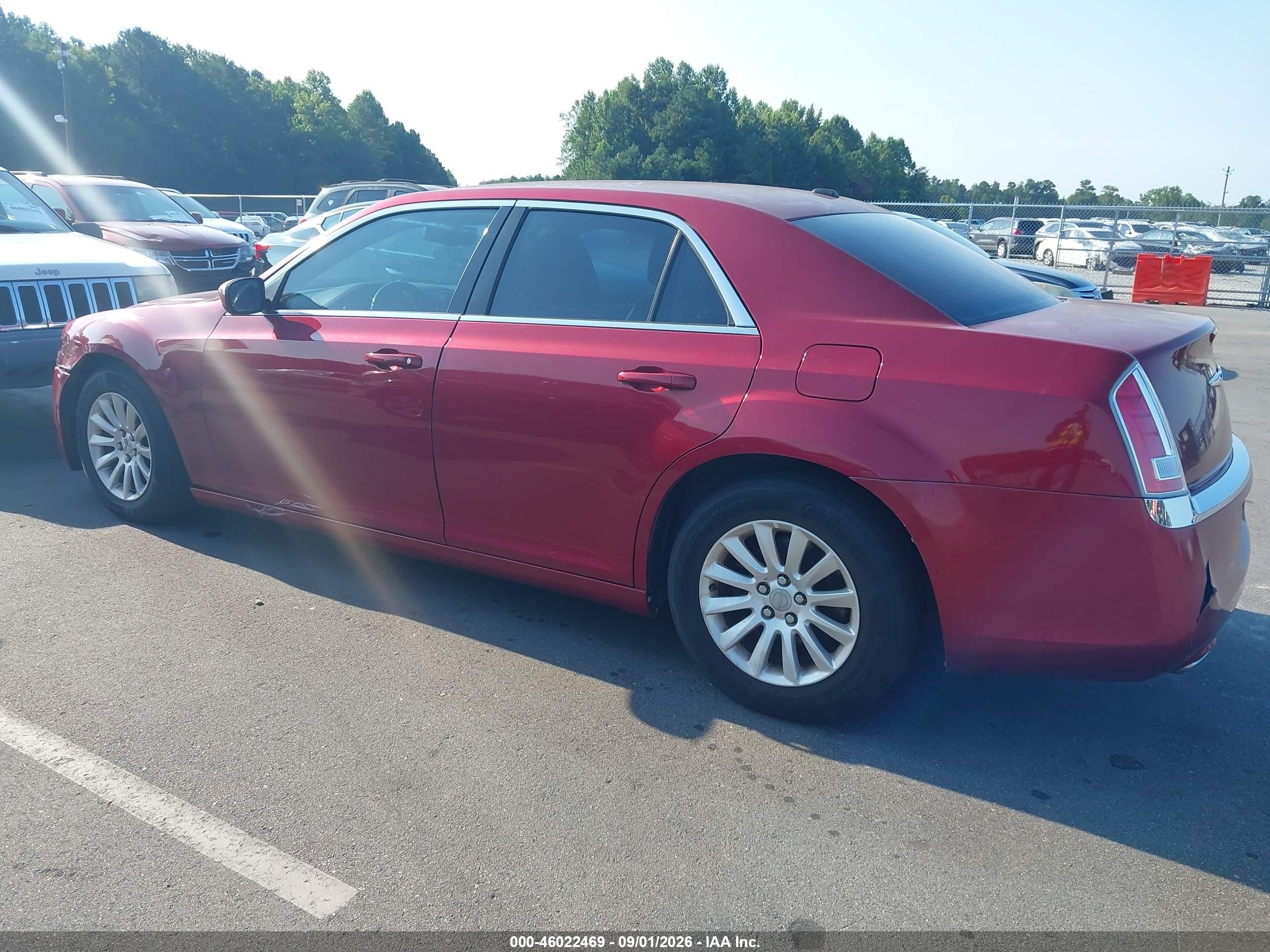 2013 Chrysler 300 Motown Red vin: 2C3CCAAG0DH707661