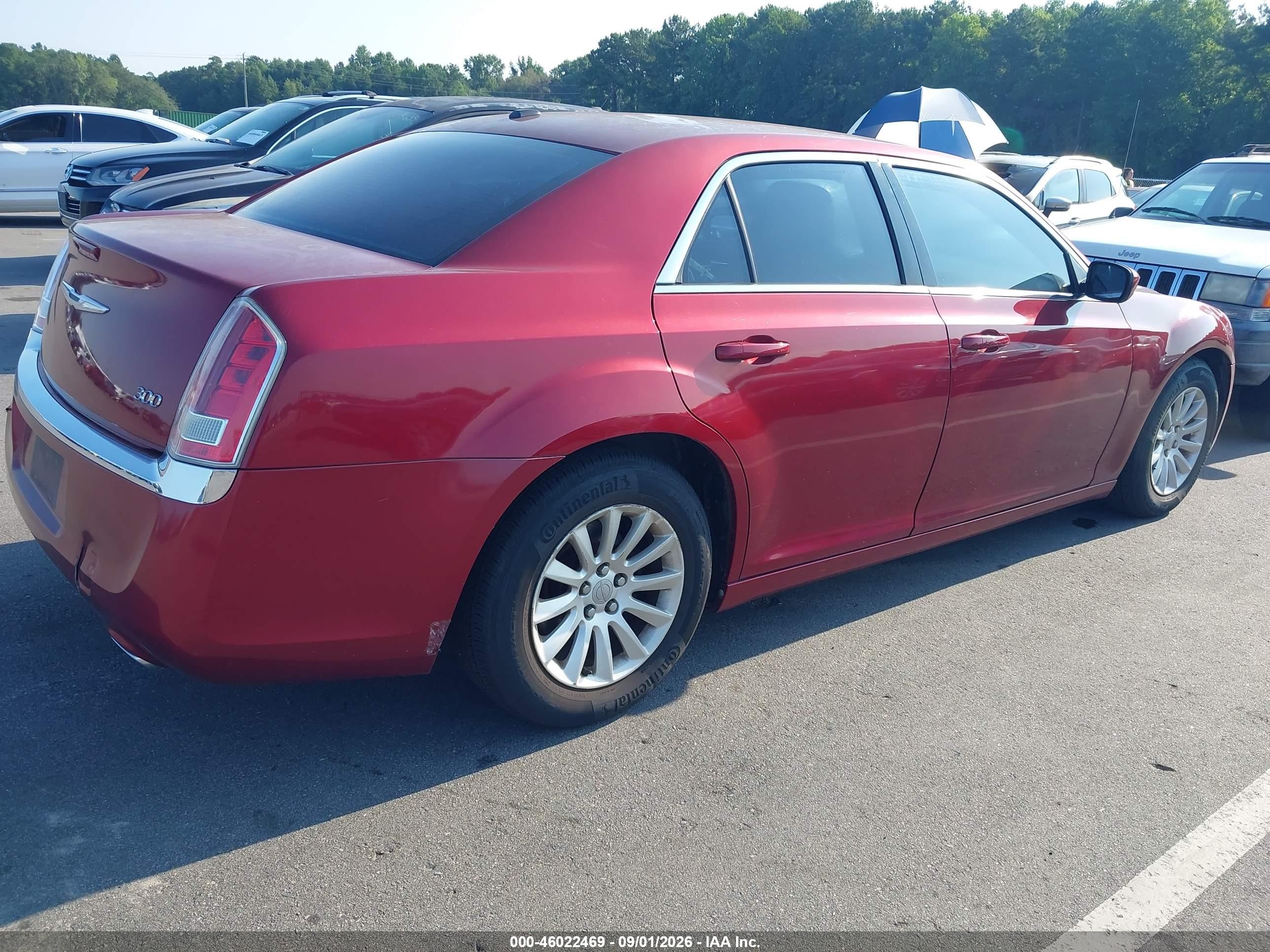 2013 Chrysler 300 Motown Red vin: 2C3CCAAG0DH707661