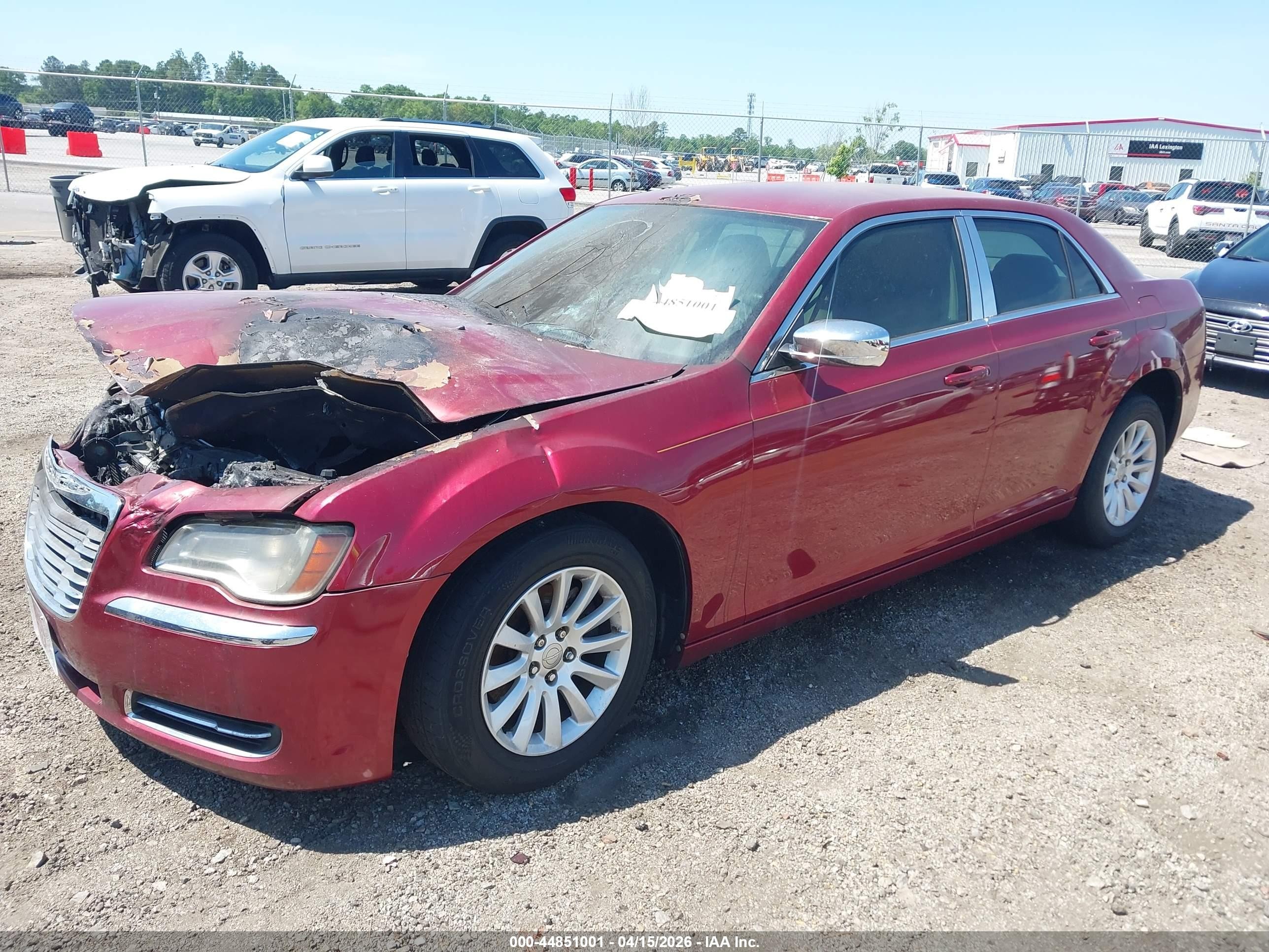2014 Chrysler 300 Burgundy vin: 2C3CCAAG0EH118983