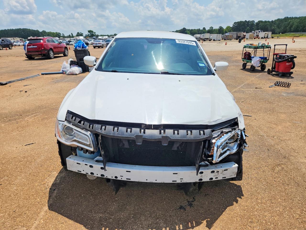 2014 Chrysler 300 White vin: 2C3CCAAG0EH200700