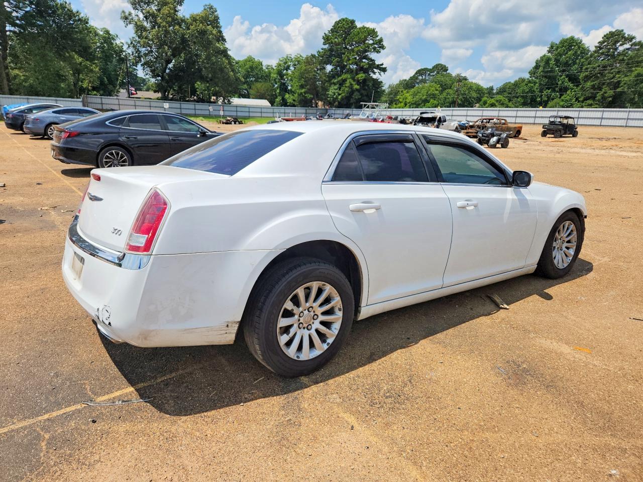 2014 Chrysler 300 White vin: 2C3CCAAG0EH200700