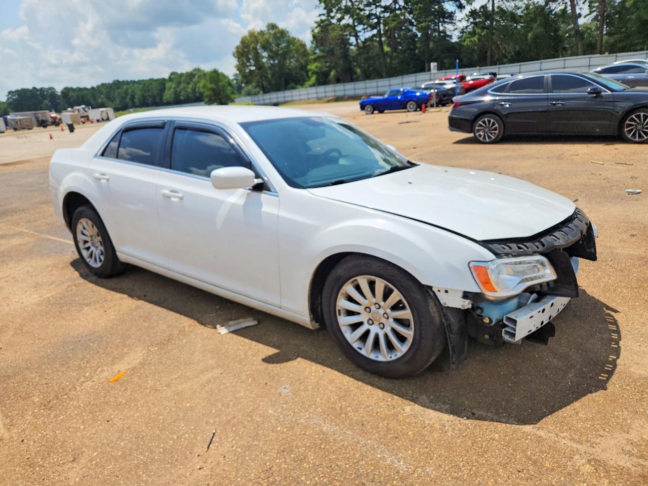 2014 Chrysler 300 White vin: 2C3CCAAG0EH200700