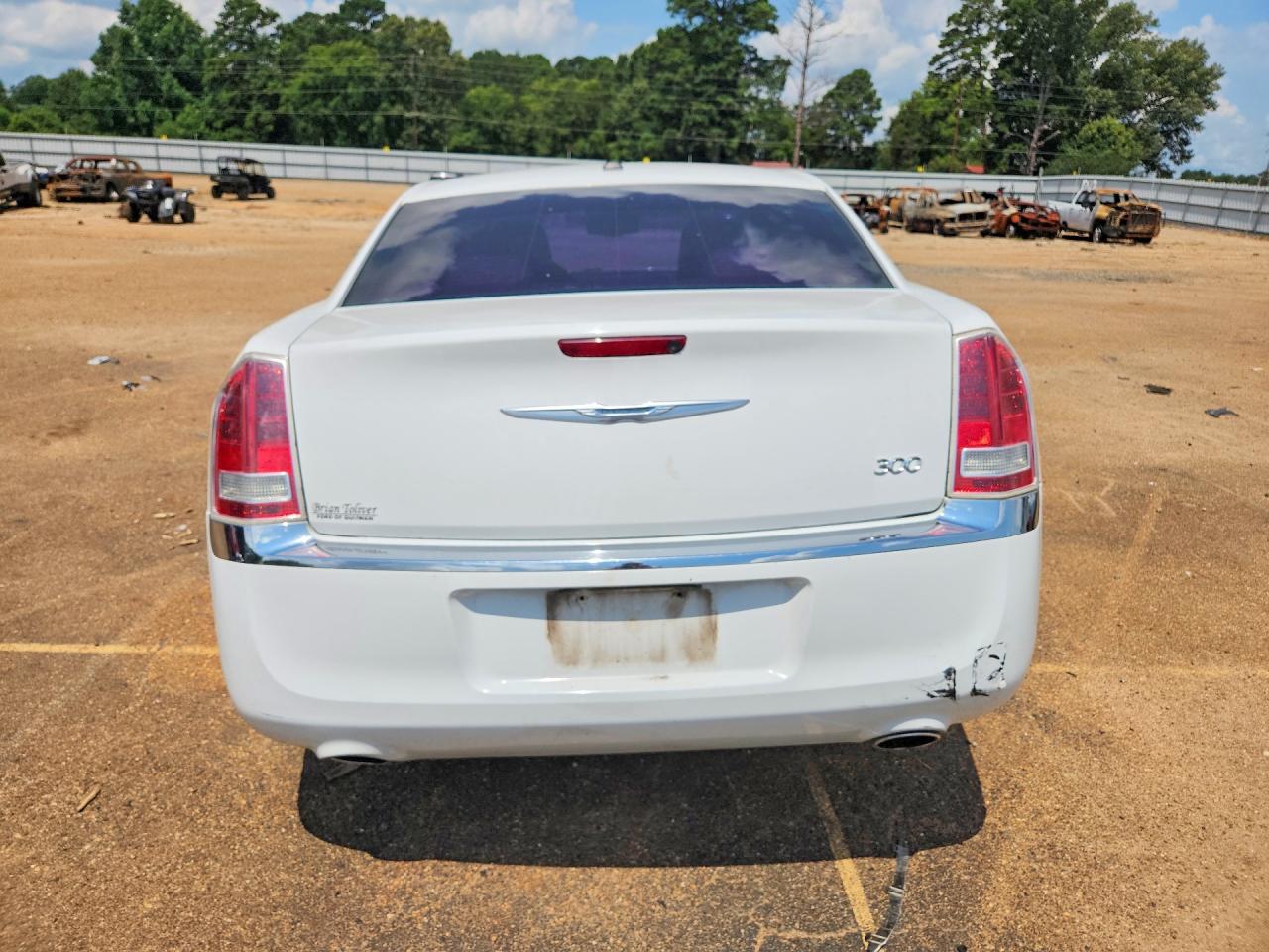 2014 Chrysler 300 White vin: 2C3CCAAG0EH200700