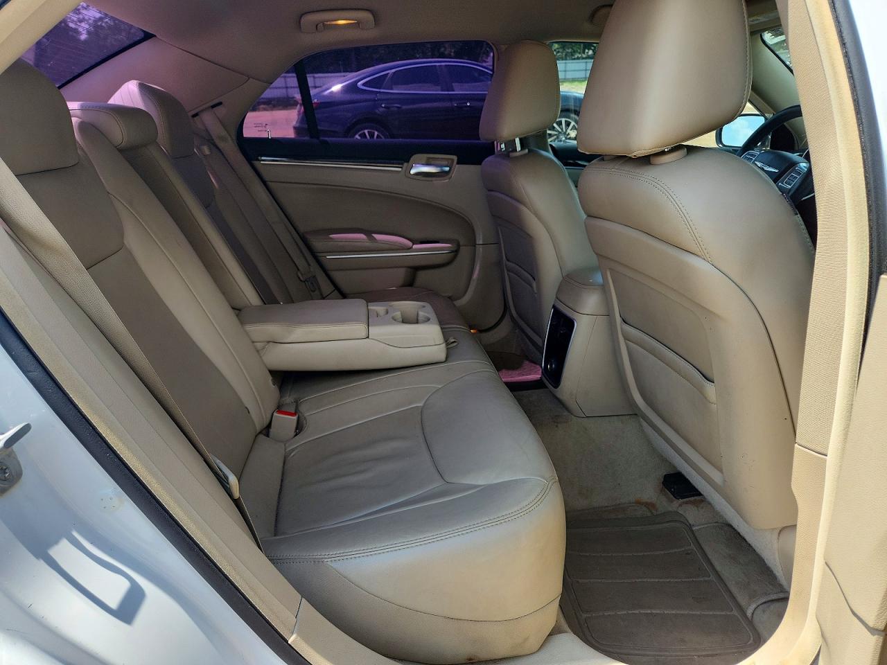 2014 Chrysler 300 White vin: 2C3CCAAG0EH200700