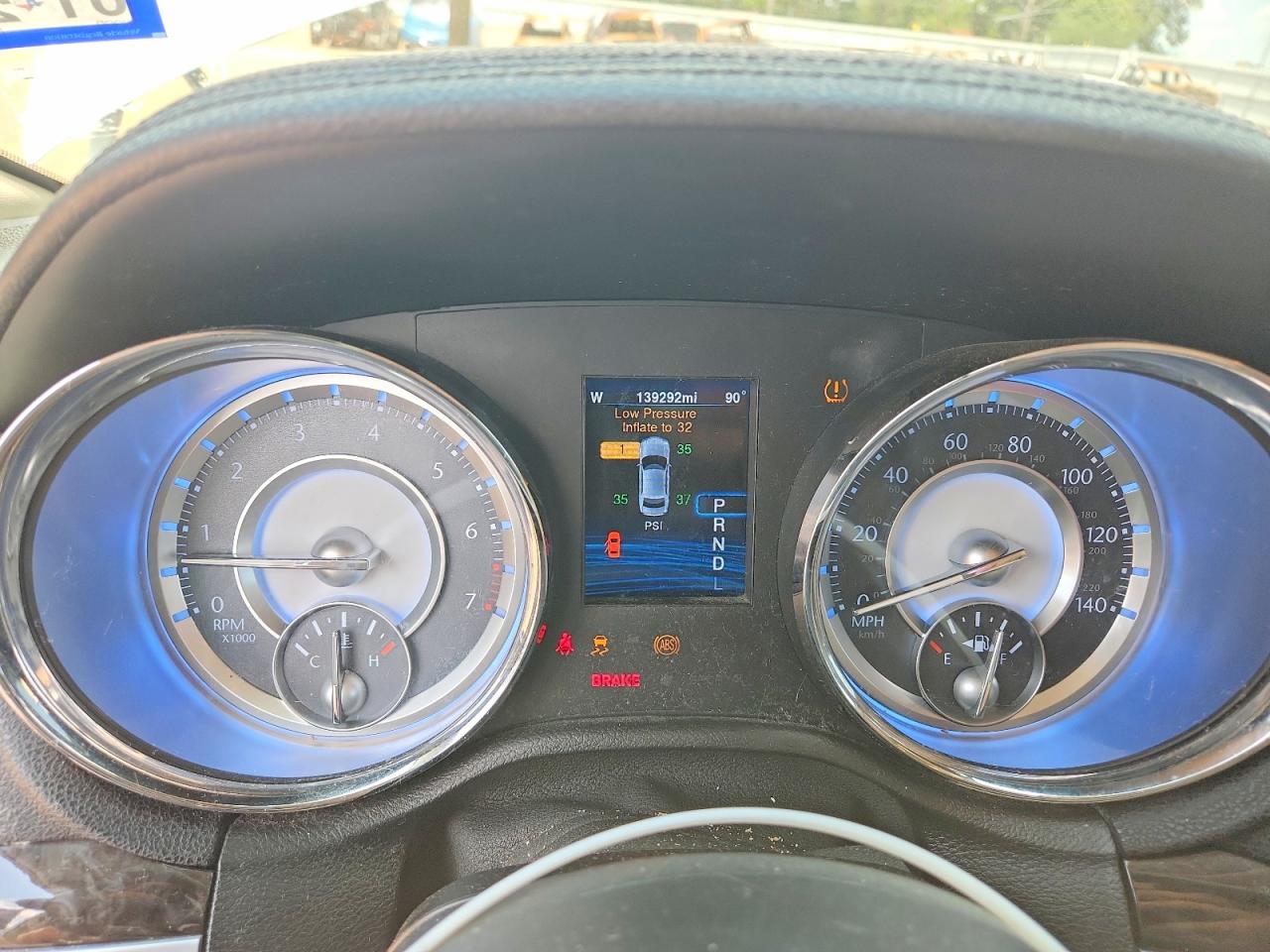 2014 Chrysler 300 White vin: 2C3CCAAG0EH200700