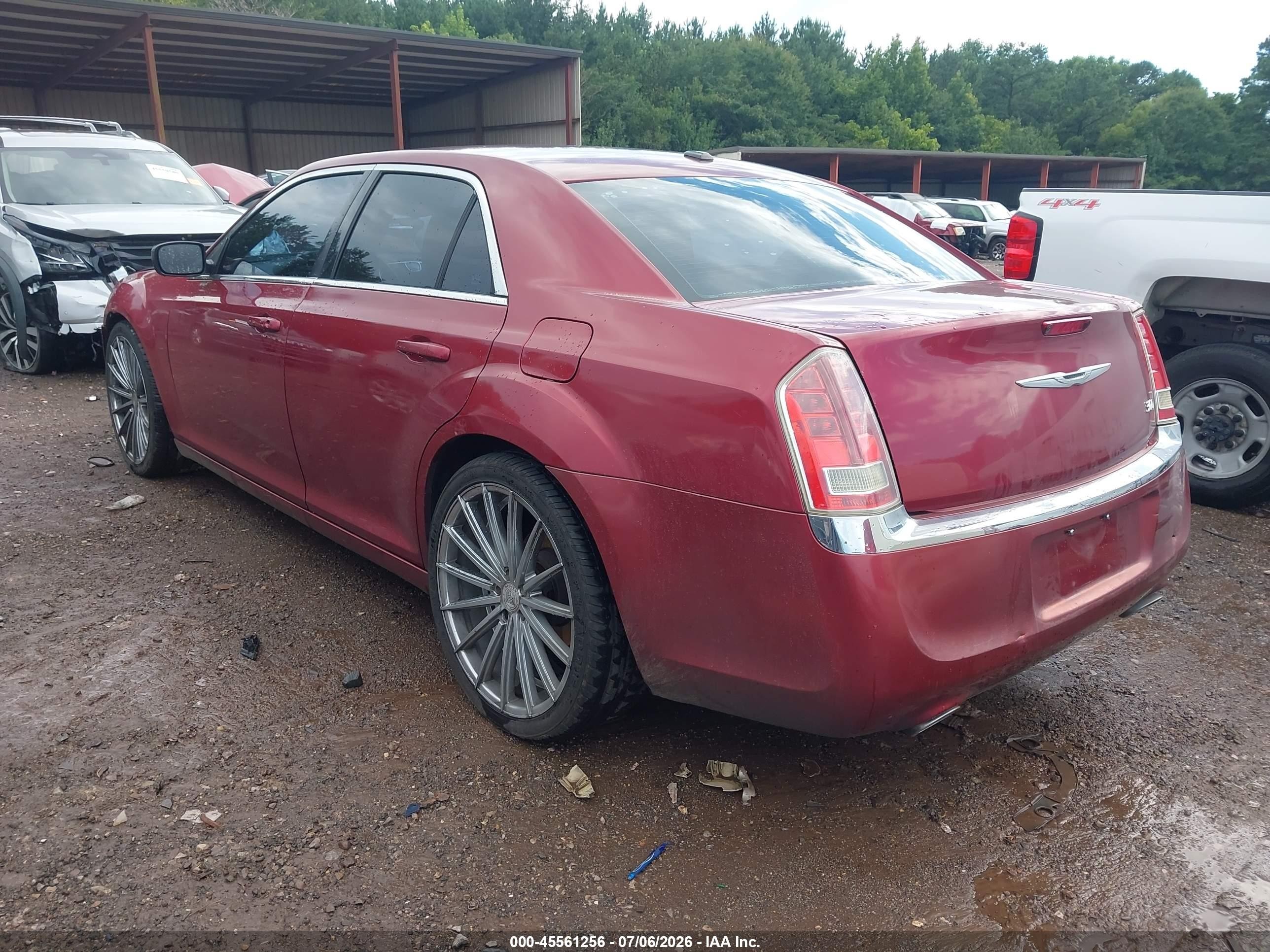 2014 Chrysler 300   Red vin: 2C3CCAAG0EH244406