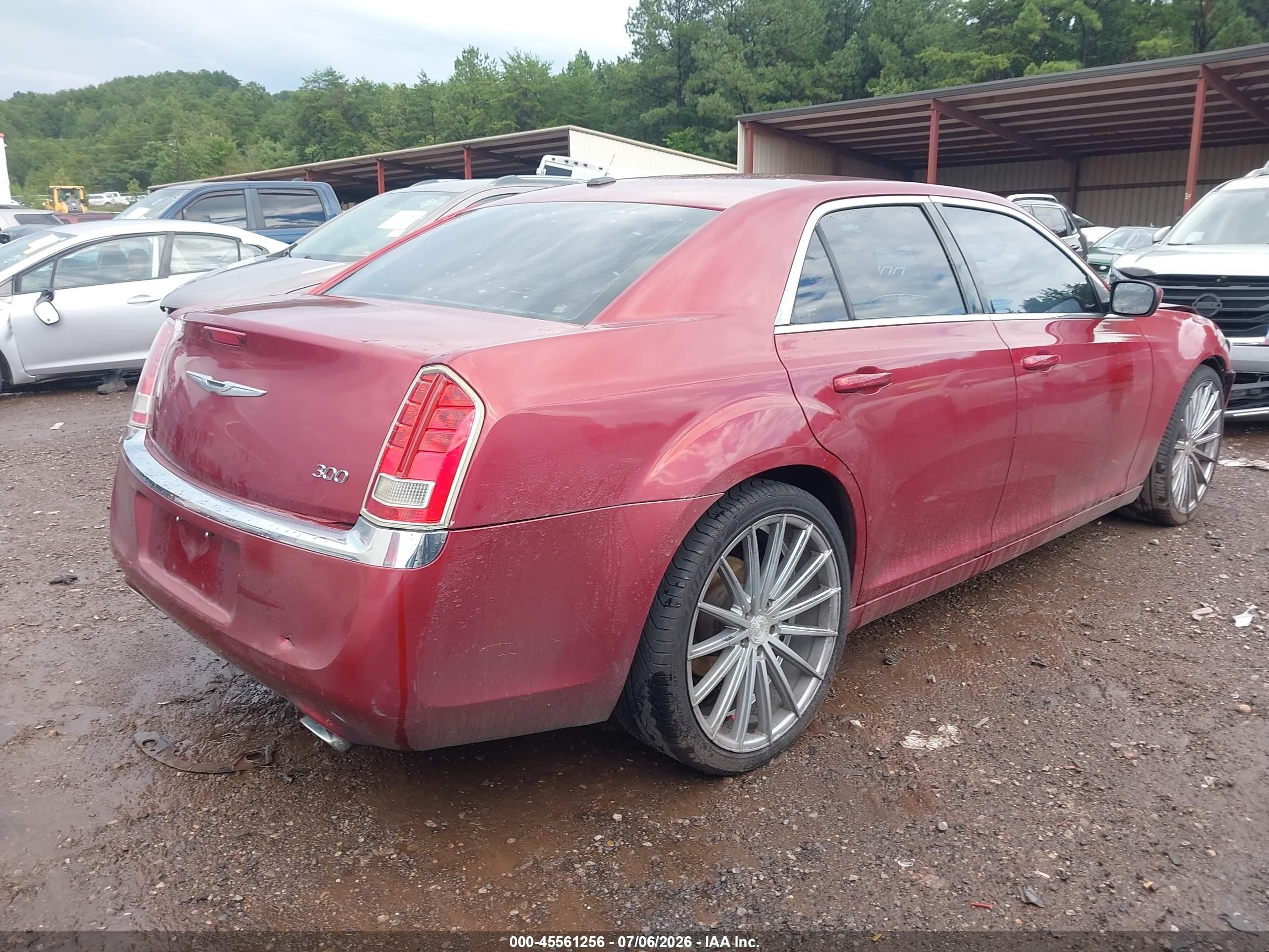 2014 Chrysler 300   Red vin: 2C3CCAAG0EH244406