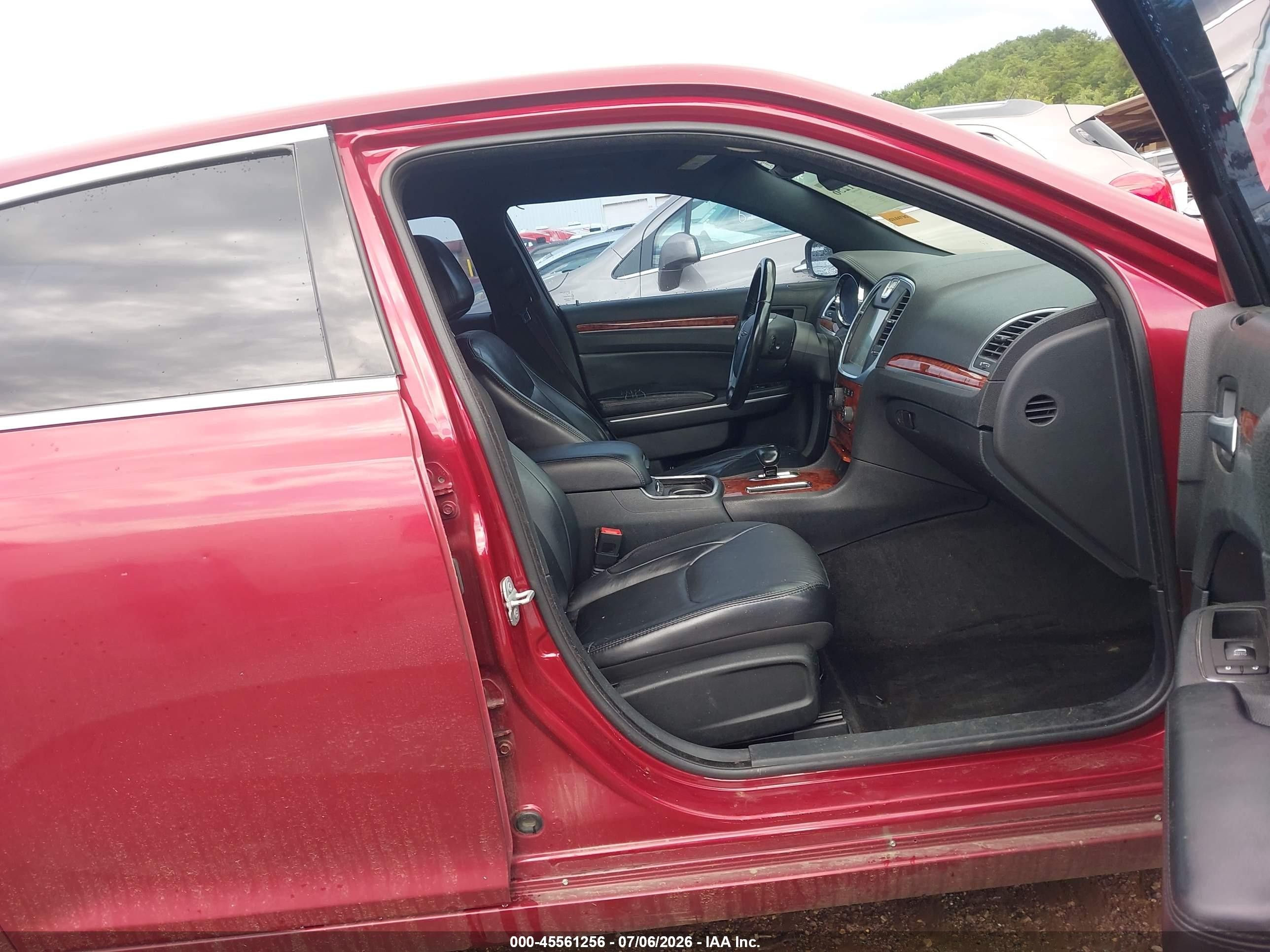 2014 Chrysler 300   Red vin: 2C3CCAAG0EH244406