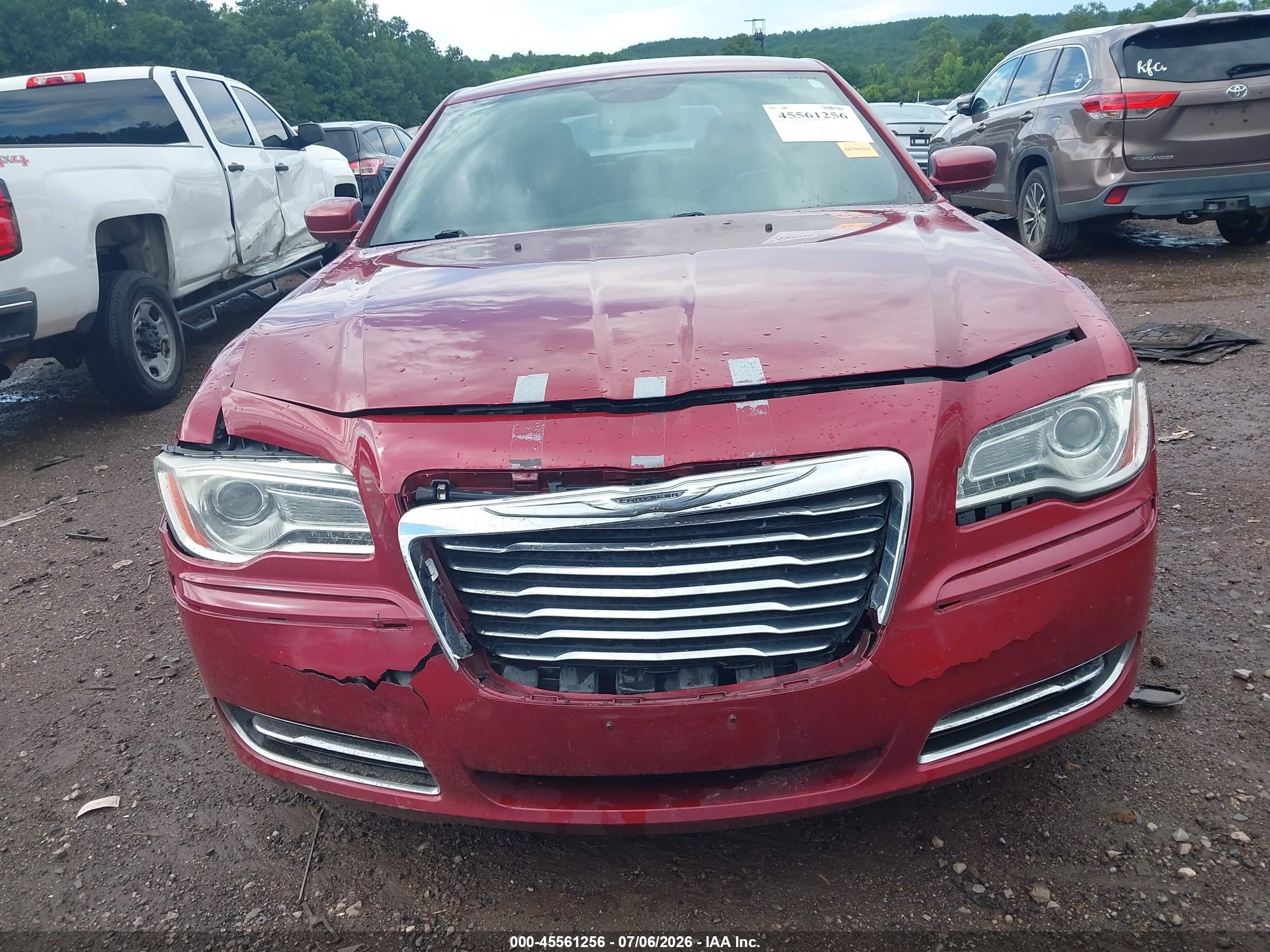 2014 Chrysler 300   Red vin: 2C3CCAAG0EH244406