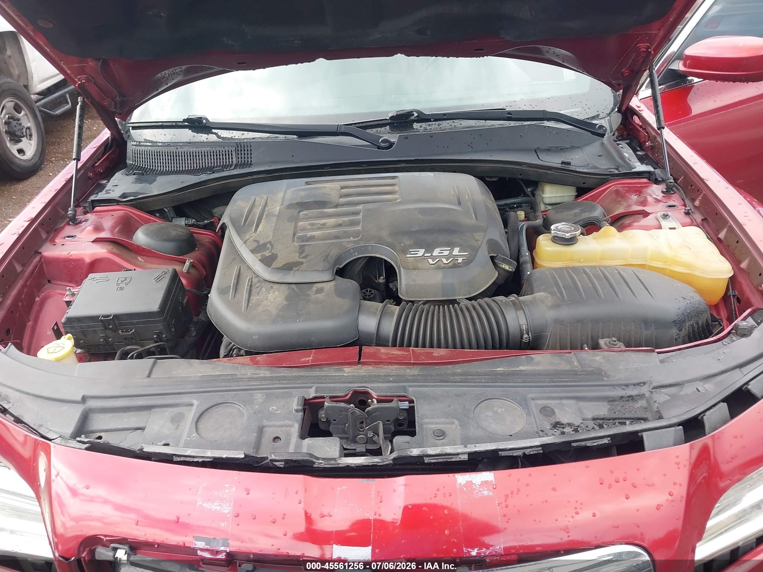 2014 Chrysler 300   Red vin: 2C3CCAAG0EH244406