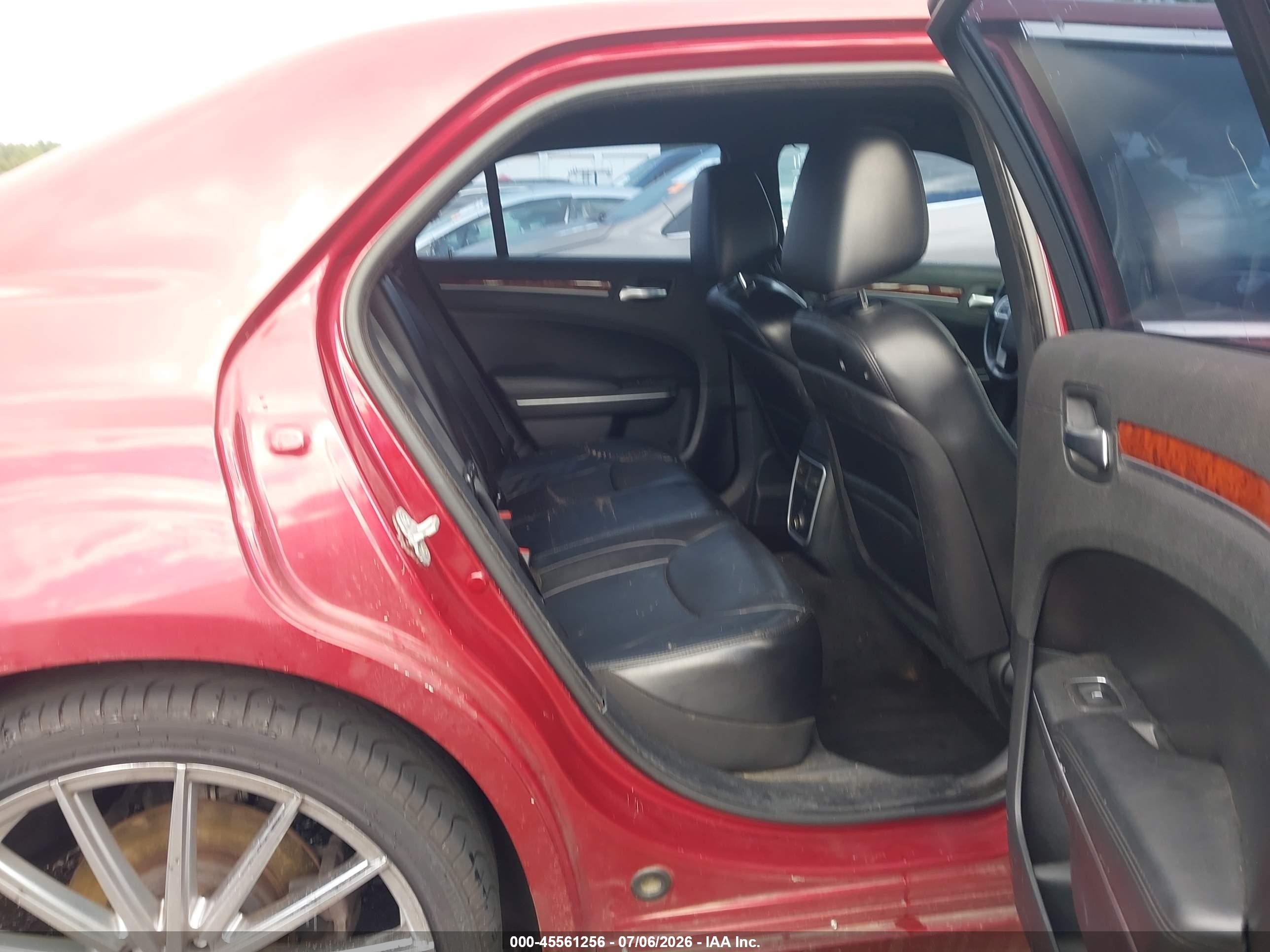 2014 Chrysler 300   Red vin: 2C3CCAAG0EH244406