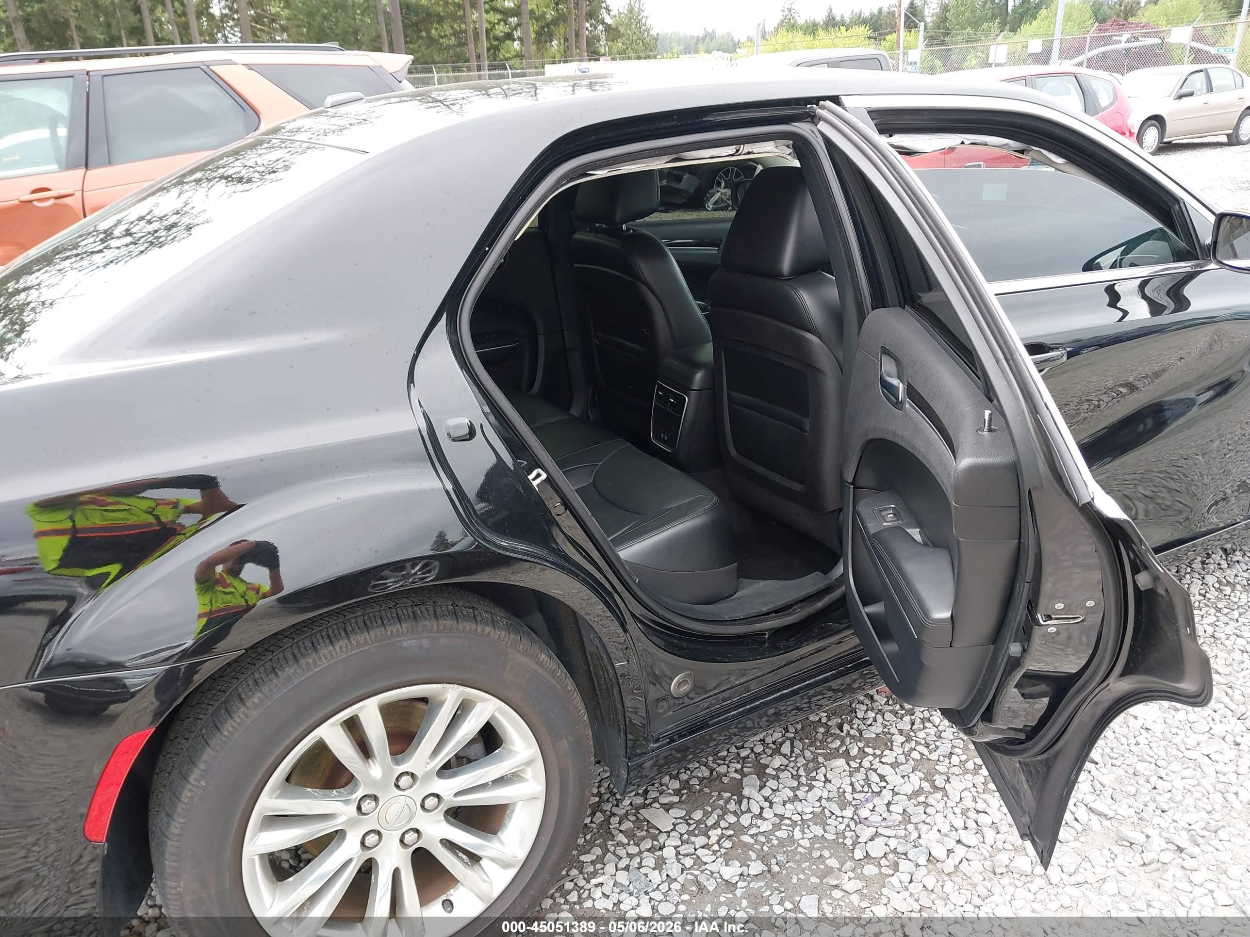 2015 Chrysler 300 Touring Black vin: 2C3CCAAG0FH828595