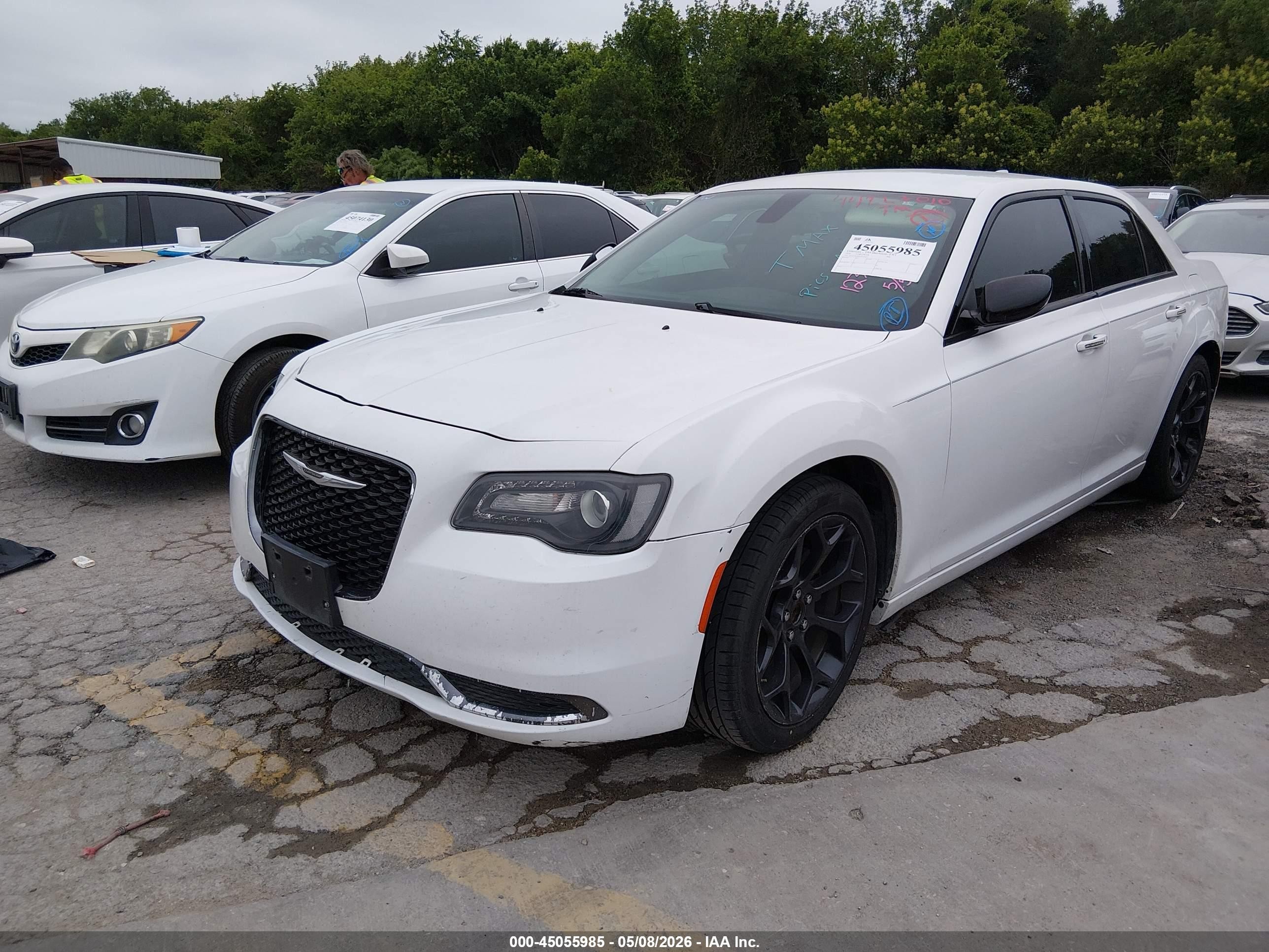 2020 Chrysler 300 Touring White vin: 2C3CCAAG0LH123050