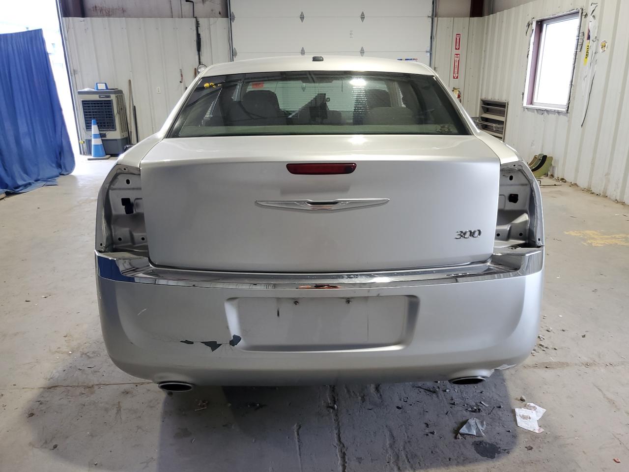 2012 Chrysler 300 Silver vin: 2C3CCAAG1CH289268 Damage: Right Tail Light, Missing, Replacement Required