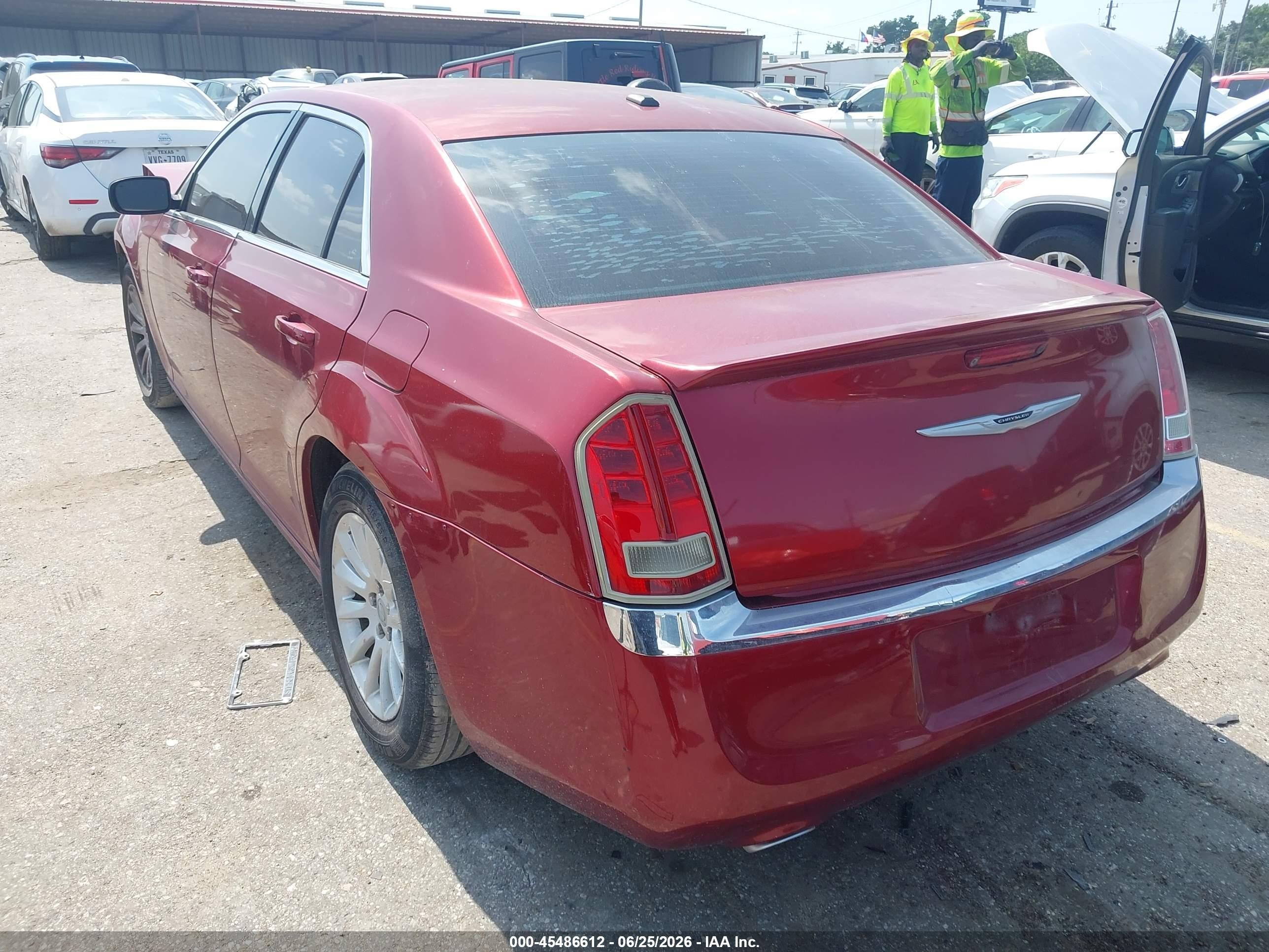 2013 Chrysler 300 Motown Red vin: 2C3CCAAG1DH551338