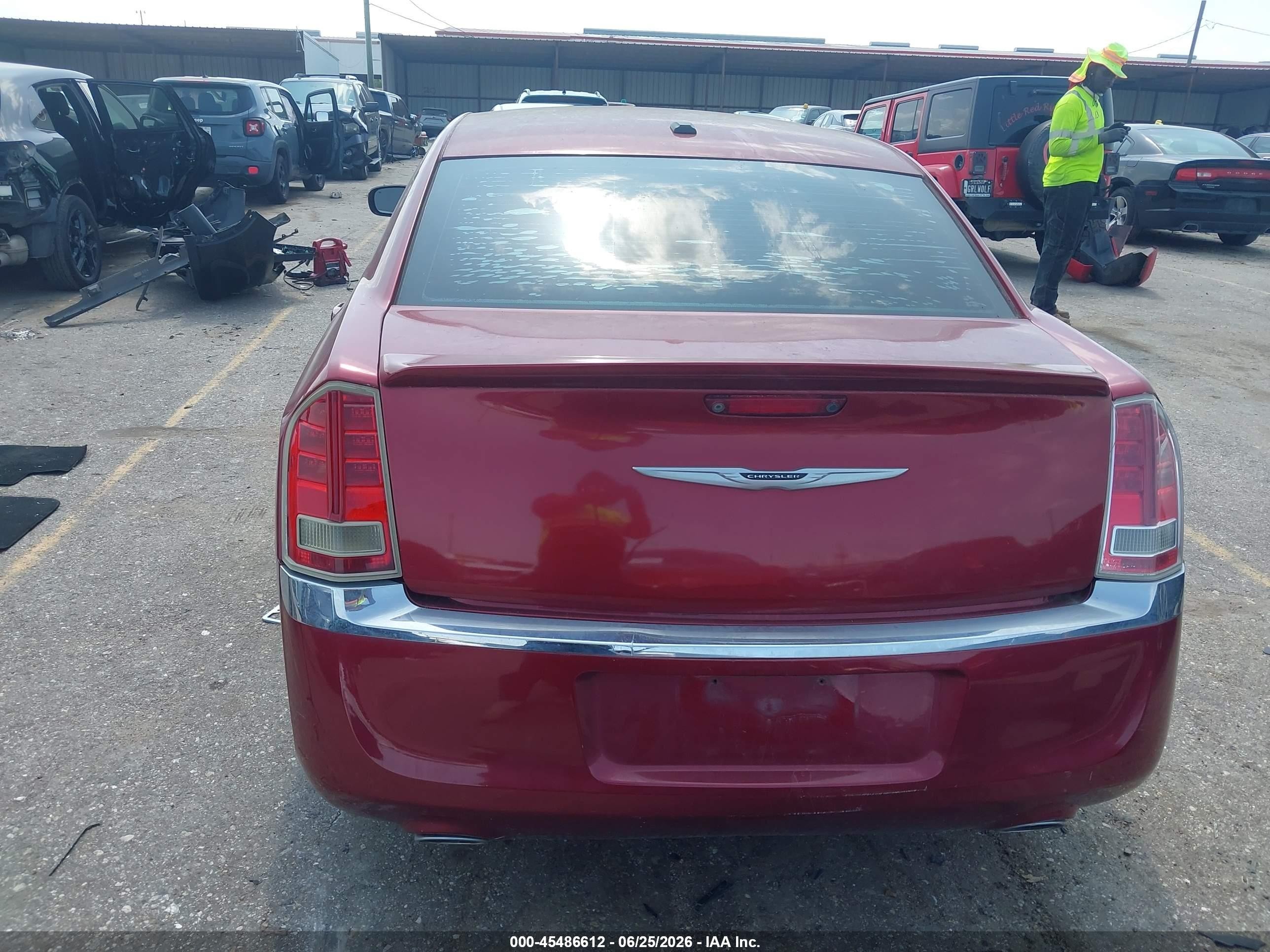2013 Chrysler 300 Motown Red vin: 2C3CCAAG1DH551338