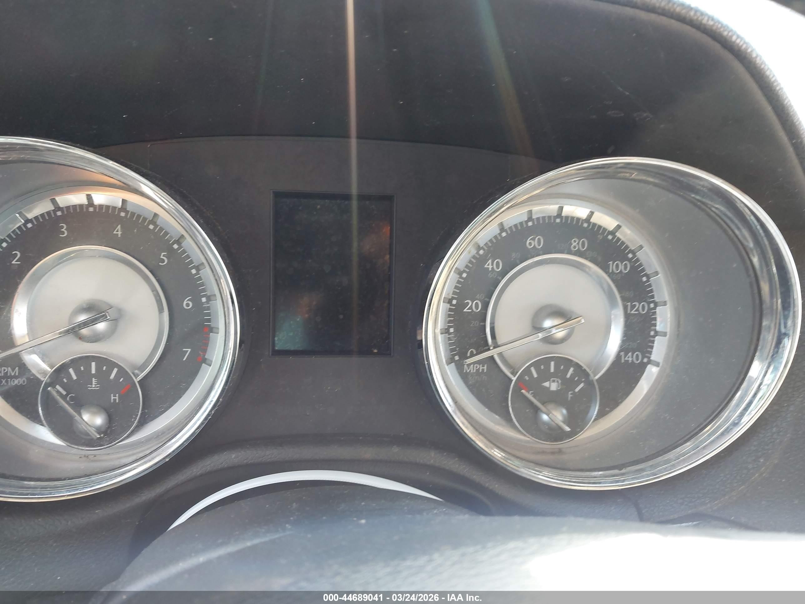 2013 Chrysler 300   Белый vin: 2C3CCAAG1DH572951