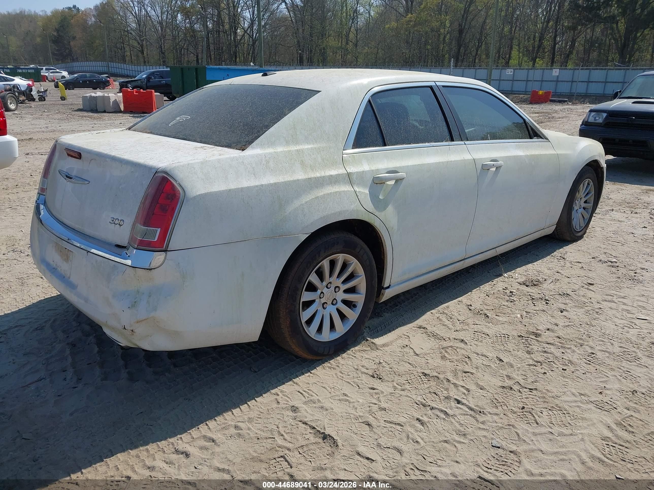 2013 Chrysler 300   Белый vin: 2C3CCAAG1DH572951