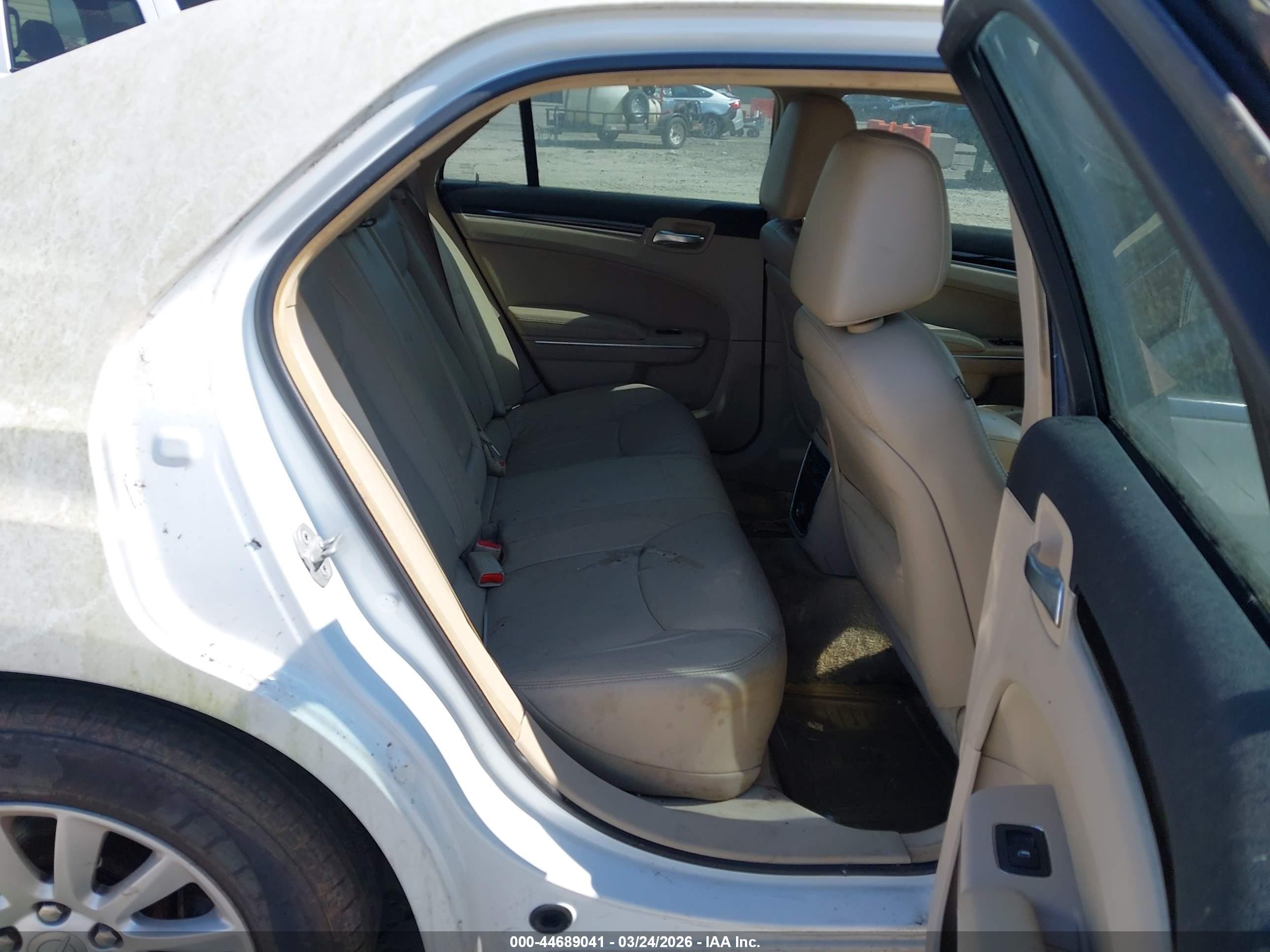 2013 Chrysler 300   Белый vin: 2C3CCAAG1DH572951