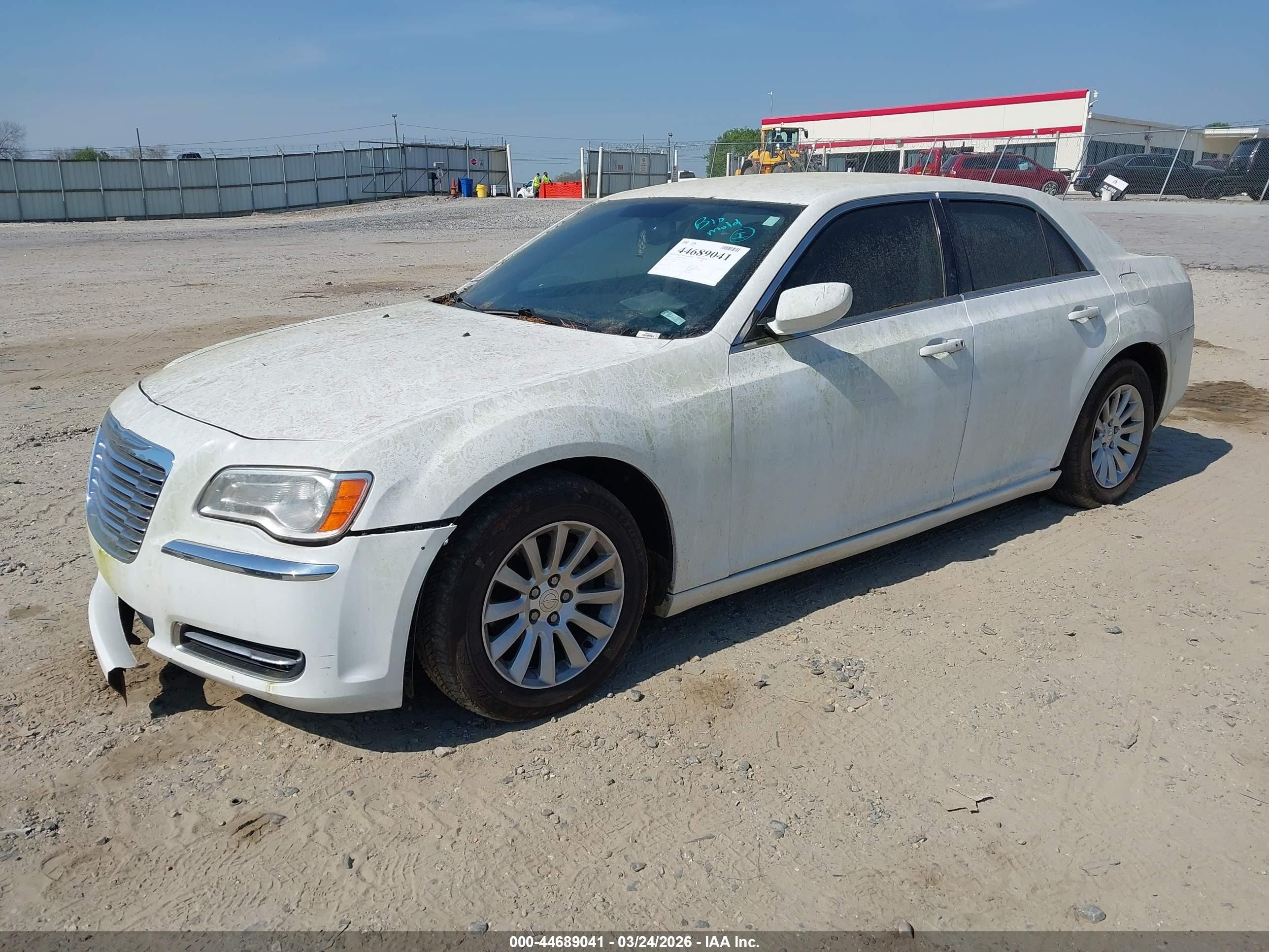 2013 Chrysler 300   Белый vin: 2C3CCAAG1DH572951