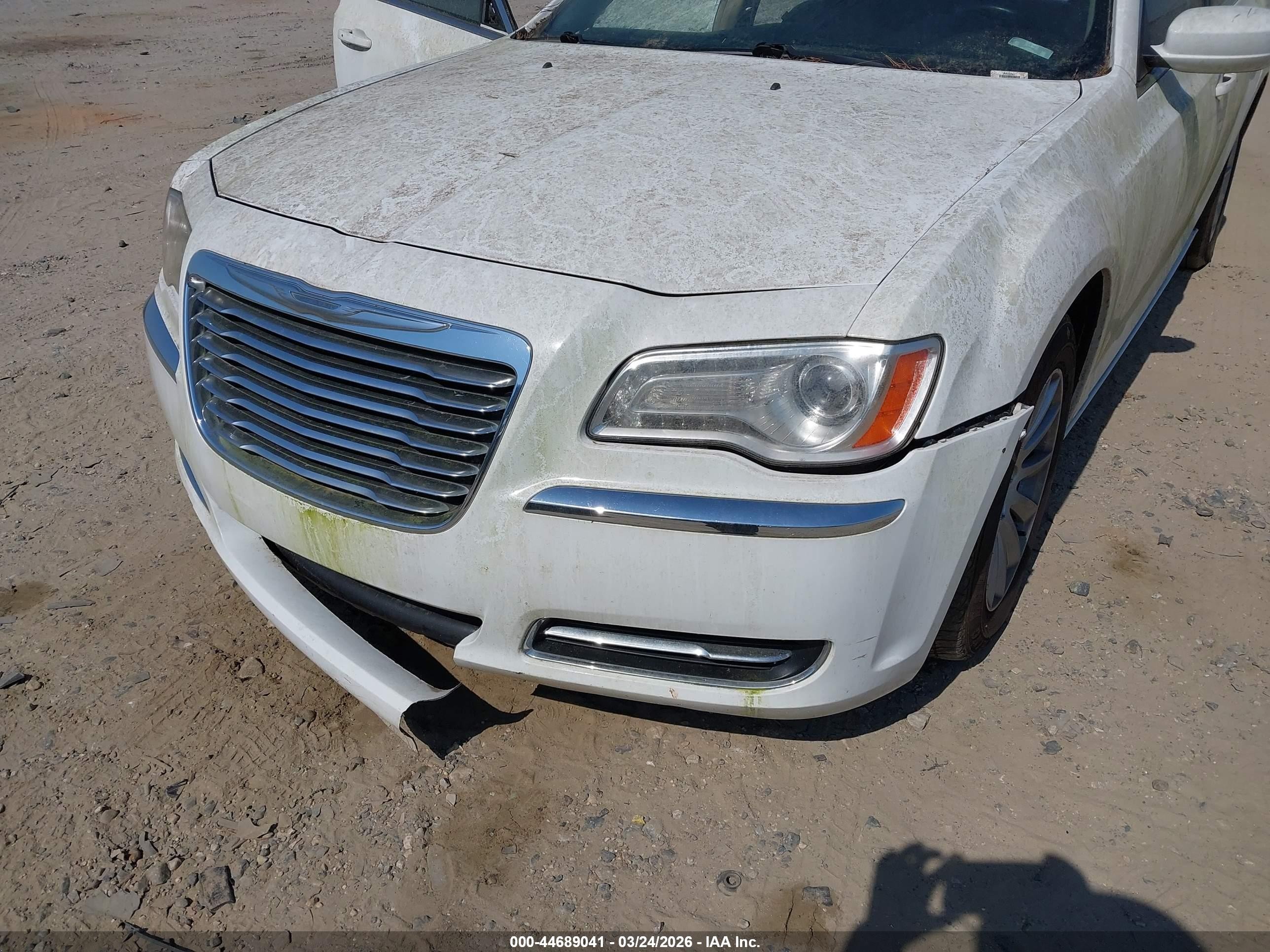 2013 Chrysler 300   Белый vin: 2C3CCAAG1DH572951