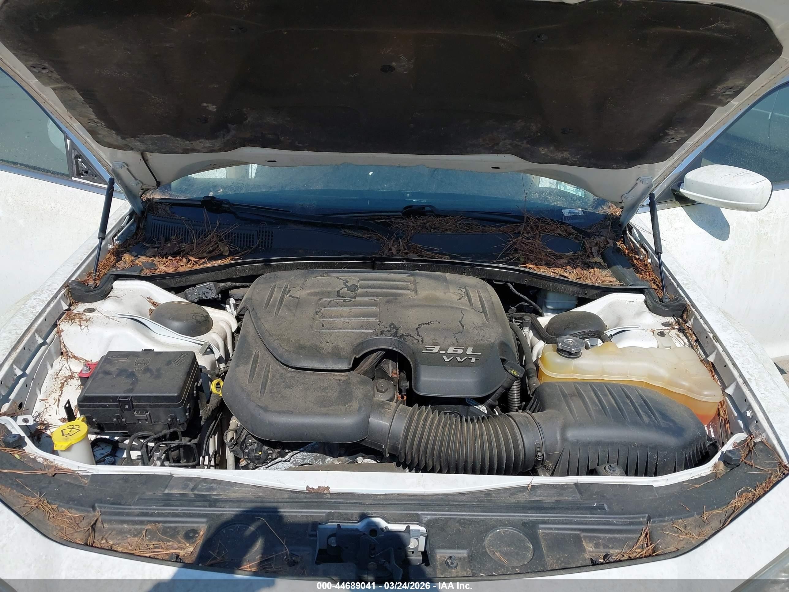 2013 Chrysler 300   Белый vin: 2C3CCAAG1DH572951