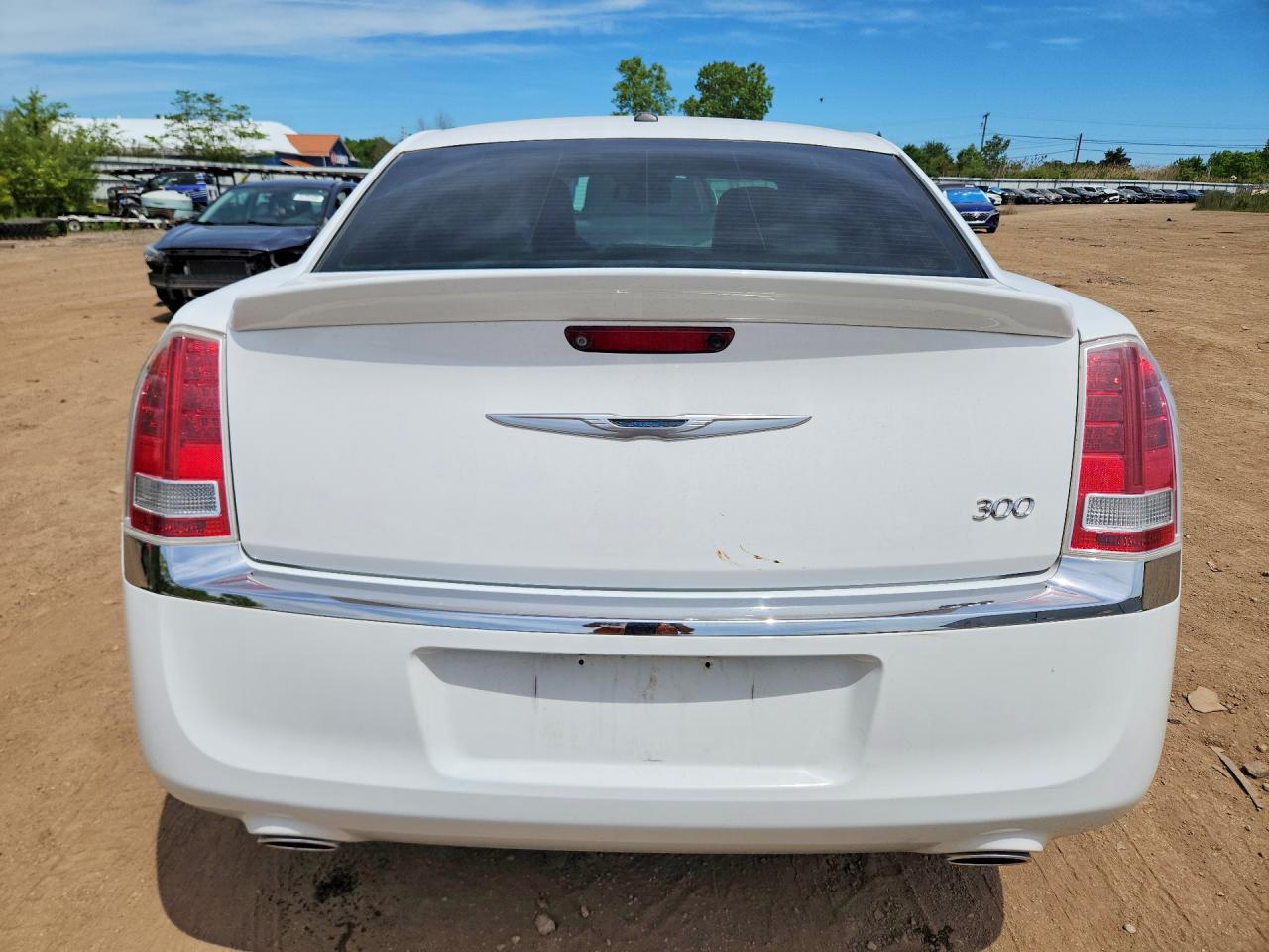 2014 Chrysler 300 White vin: 2C3CCAAG1EH142970