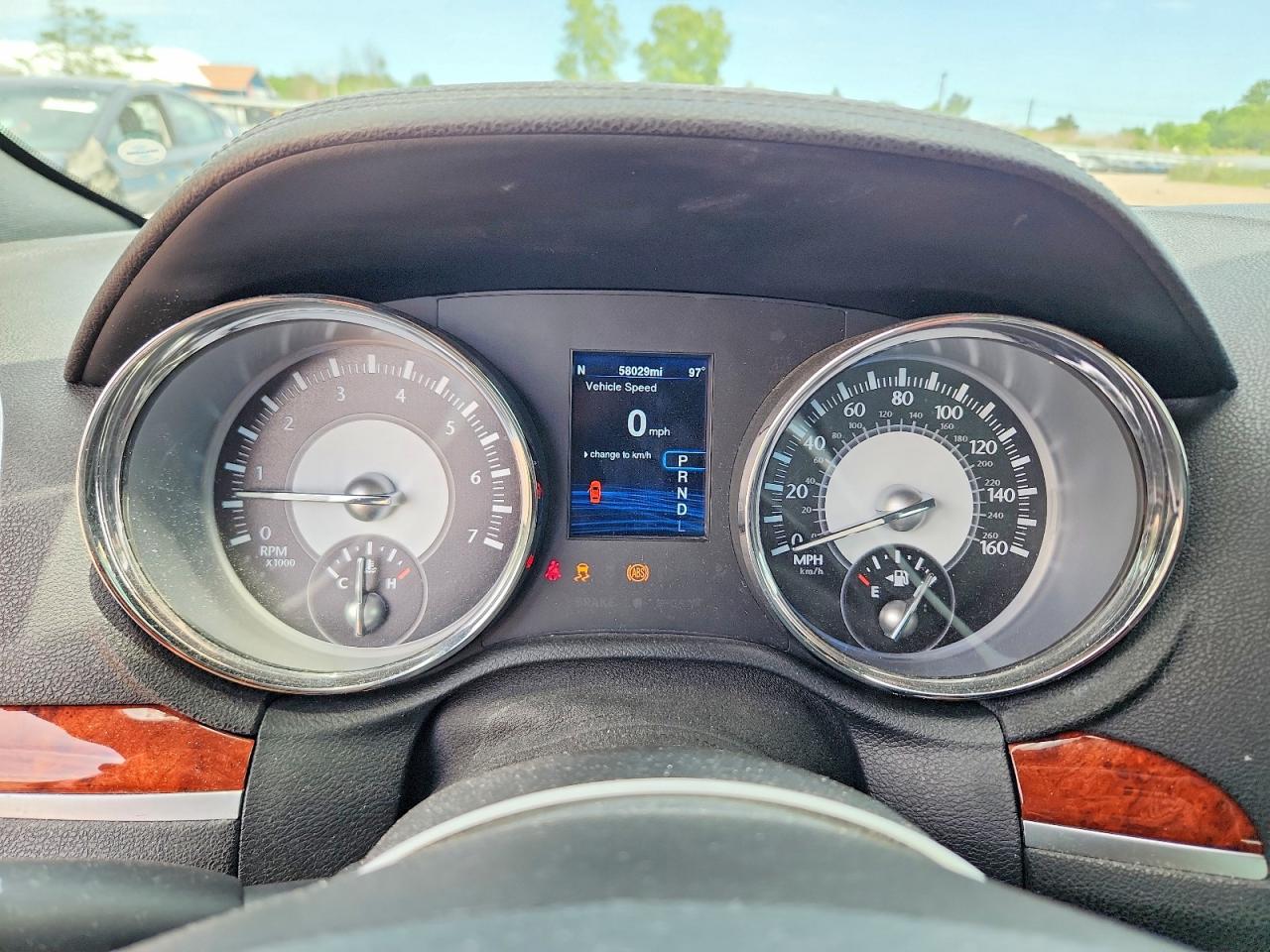 2014 Chrysler 300 White vin: 2C3CCAAG1EH142970