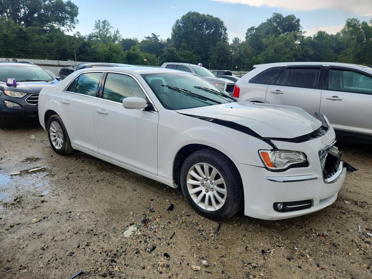 2014 Chrysler 300 White vin: 2C3CCAAG1EH220907