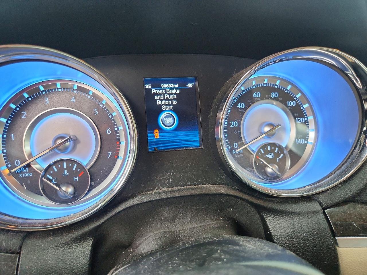 2014 Chrysler 300 White vin: 2C3CCAAG1EH220907