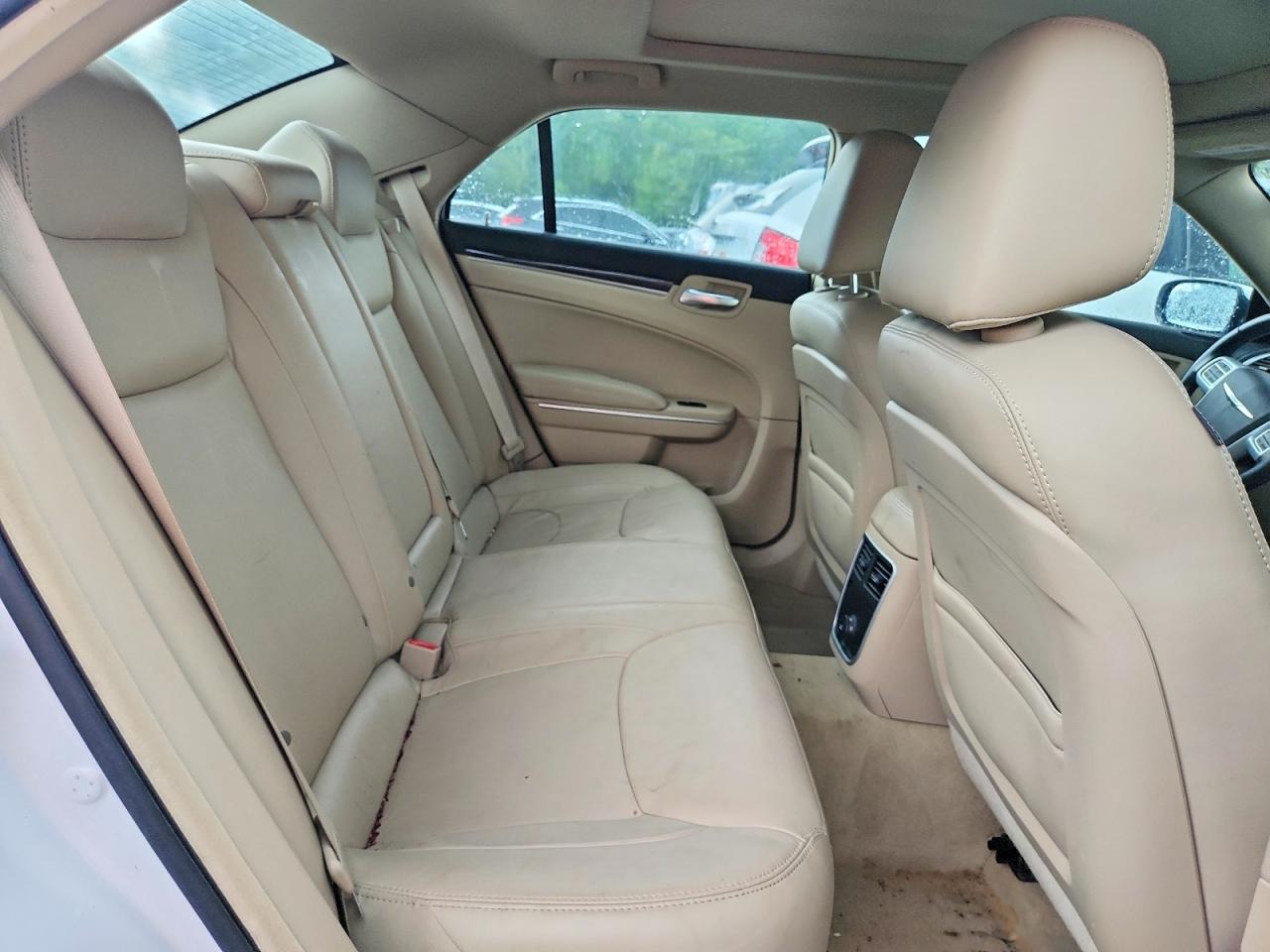 2014 Chrysler 300 White vin: 2C3CCAAG1EH220907