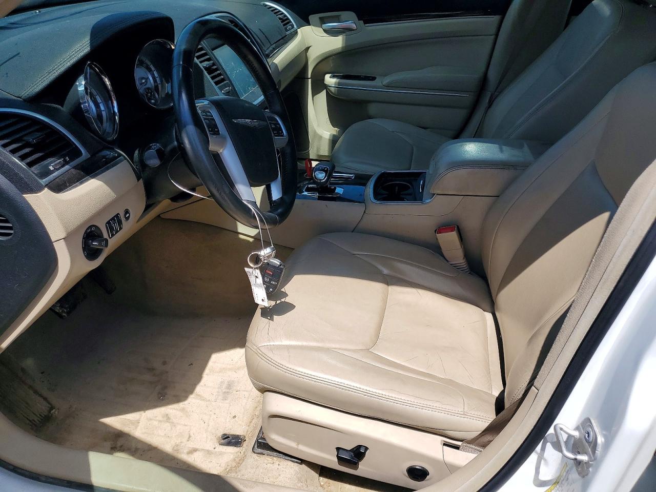 2014 Chrysler 300 White vin: 2C3CCAAG1EH220907
