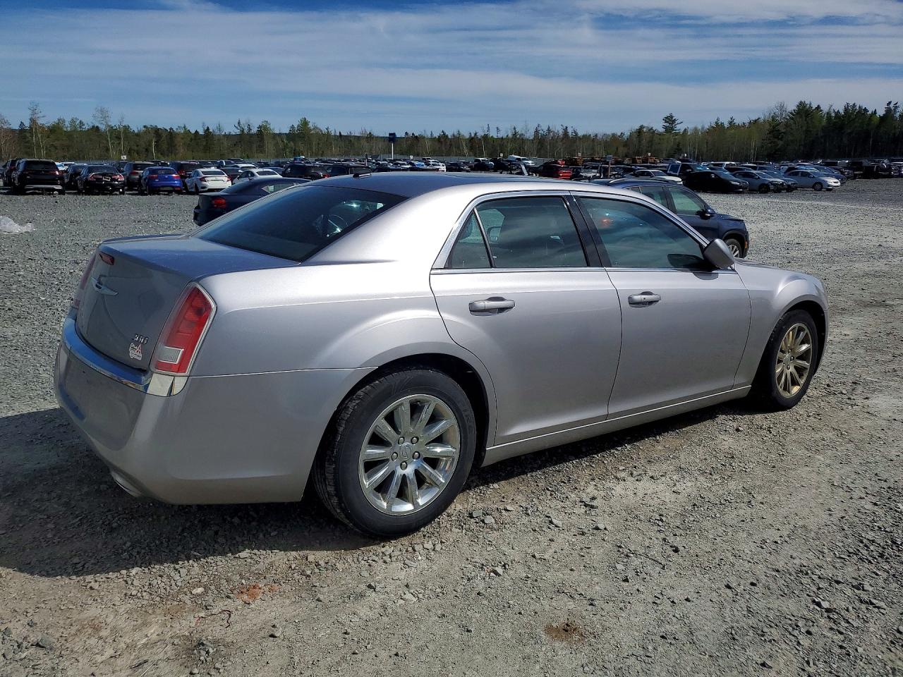 2014 Chrysler 300 Серебряный vin: 2C3CCAAG1EH269315