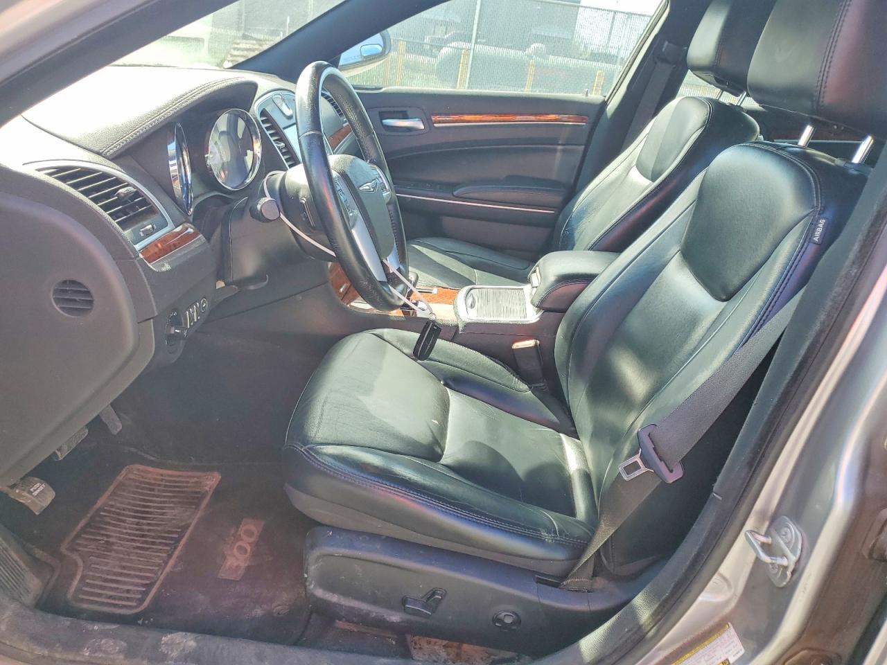 2014 Chrysler 300 Серебряный vin: 2C3CCAAG1EH269315