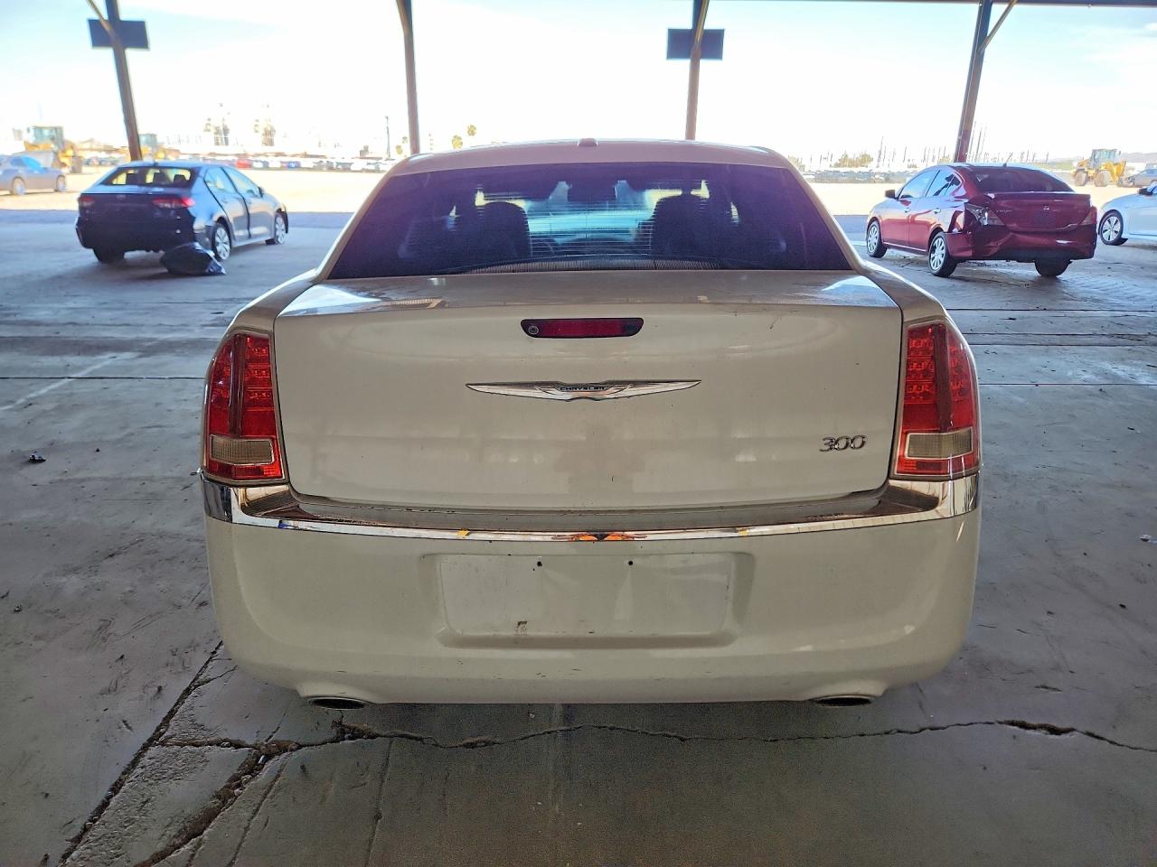 2014 Chrysler 300 White vin: 2C3CCAAG1EH361444