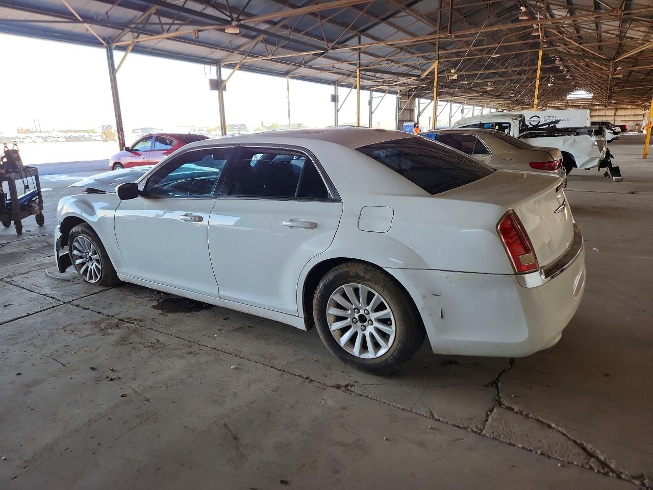 2014 Chrysler 300 White vin: 2C3CCAAG1EH361444