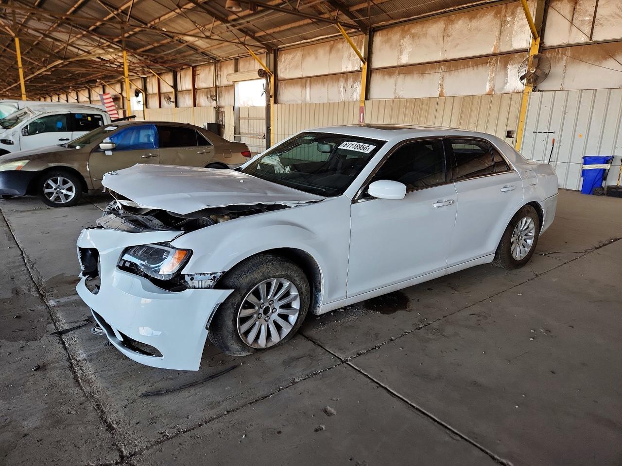 2014 Chrysler 300 Белый vin: 2C3CCAAG1EH361444