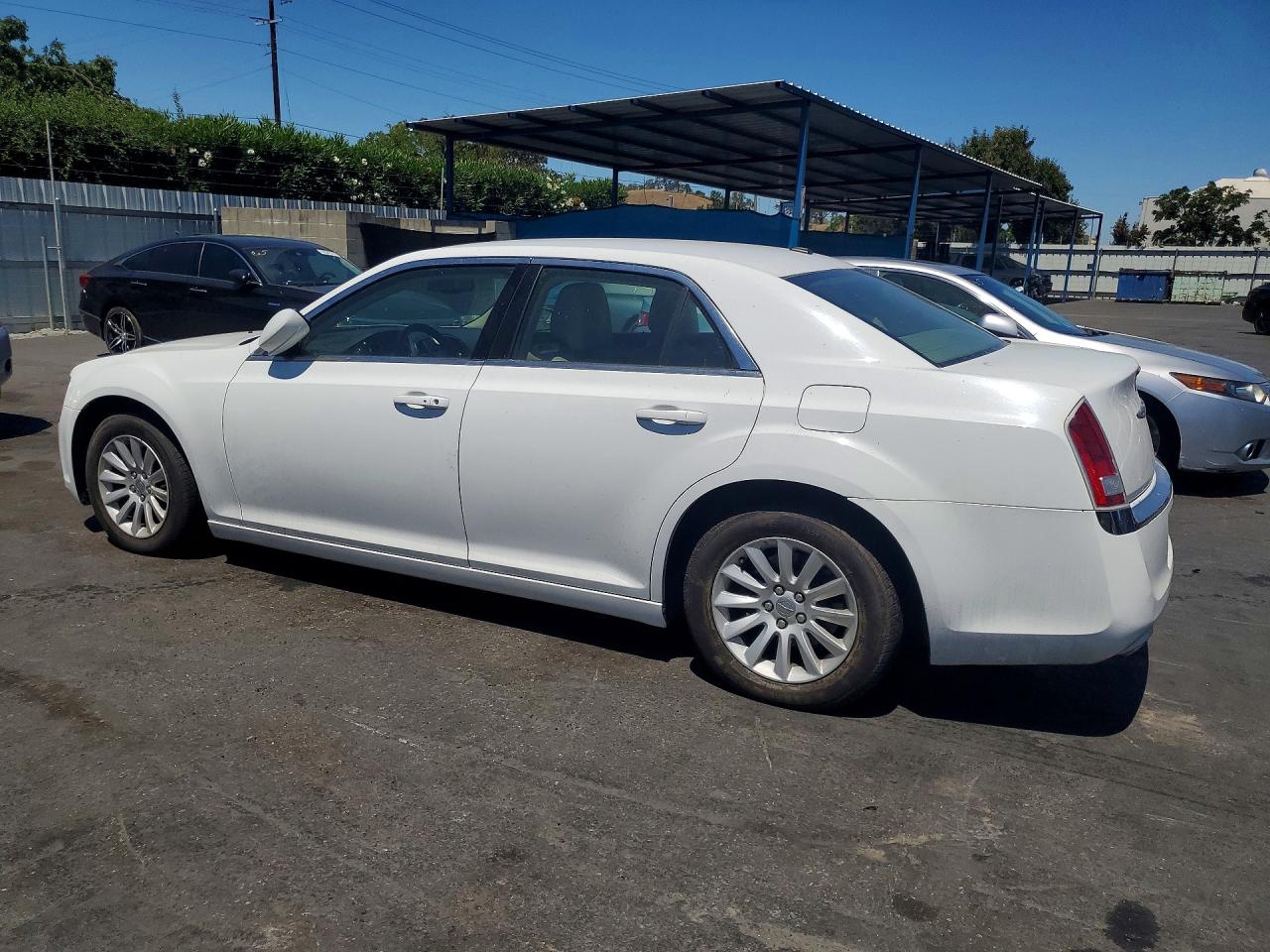 2014 Chrysler 300 White vin: 2C3CCAAG1EH375344