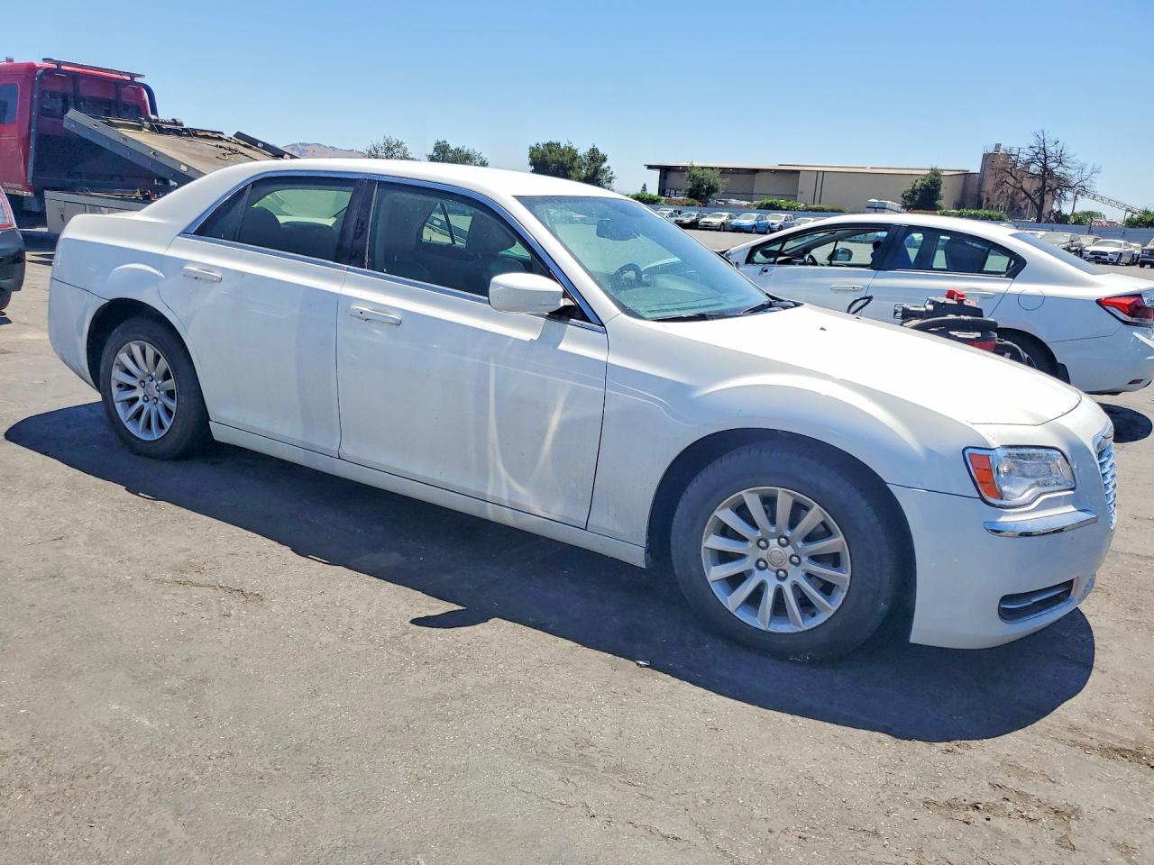 2014 Chrysler 300 White vin: 2C3CCAAG1EH375344