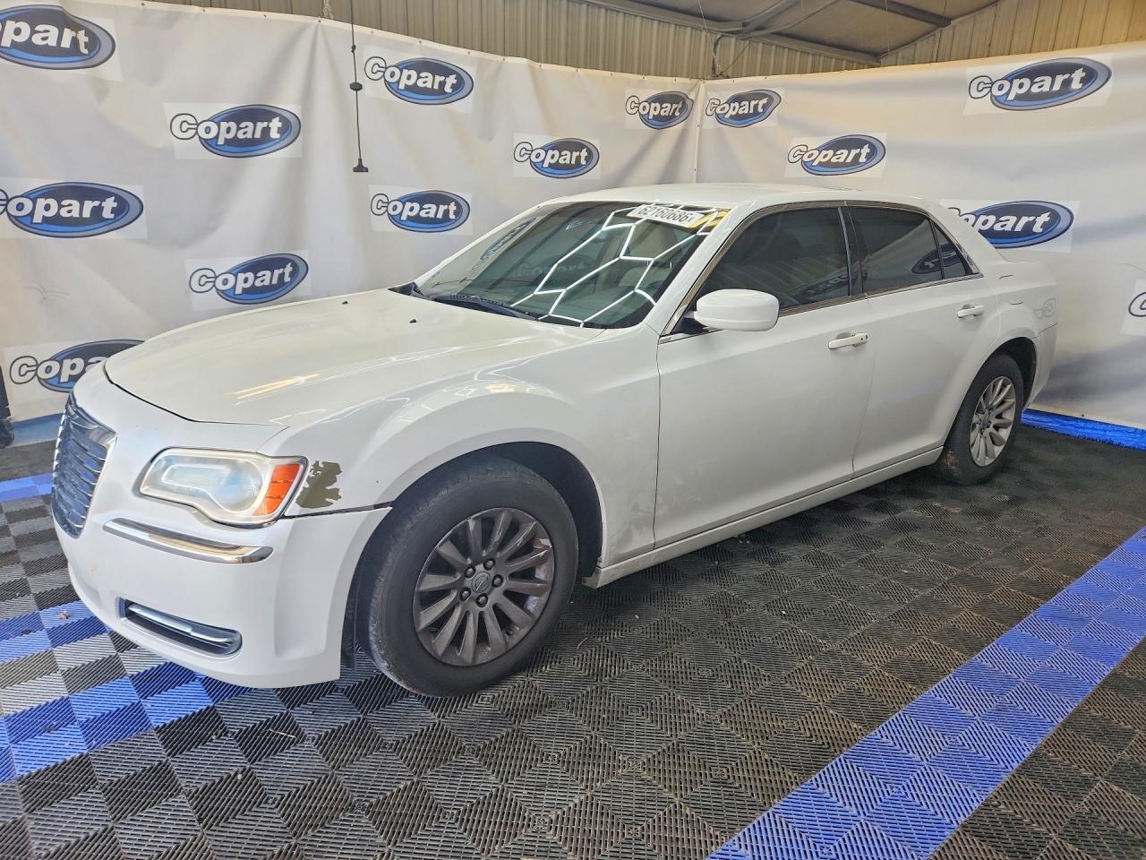 2012 Chrysler 300 White vin: 2C3CCAAG2CH104824