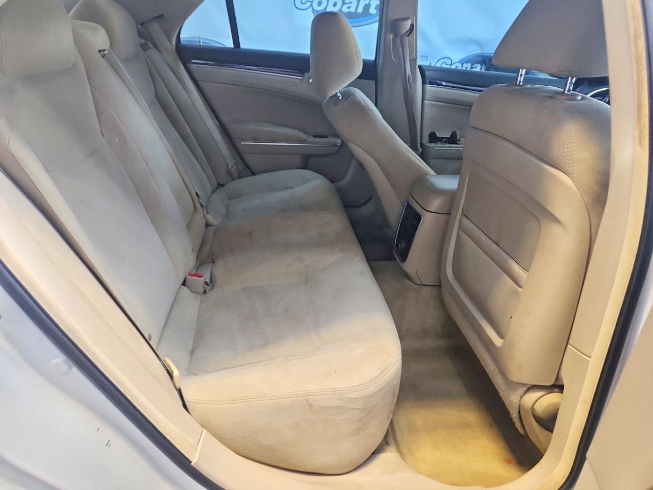 2012 Chrysler 300 White vin: 2C3CCAAG2CH104824